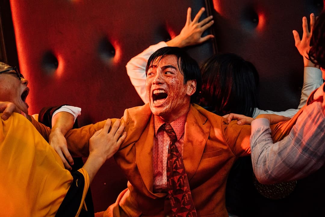 《逃出立法院》惡搞台灣政壇,把立委變成嗜血活屍,嘲諷意味滿點。(金馬執委會提供)