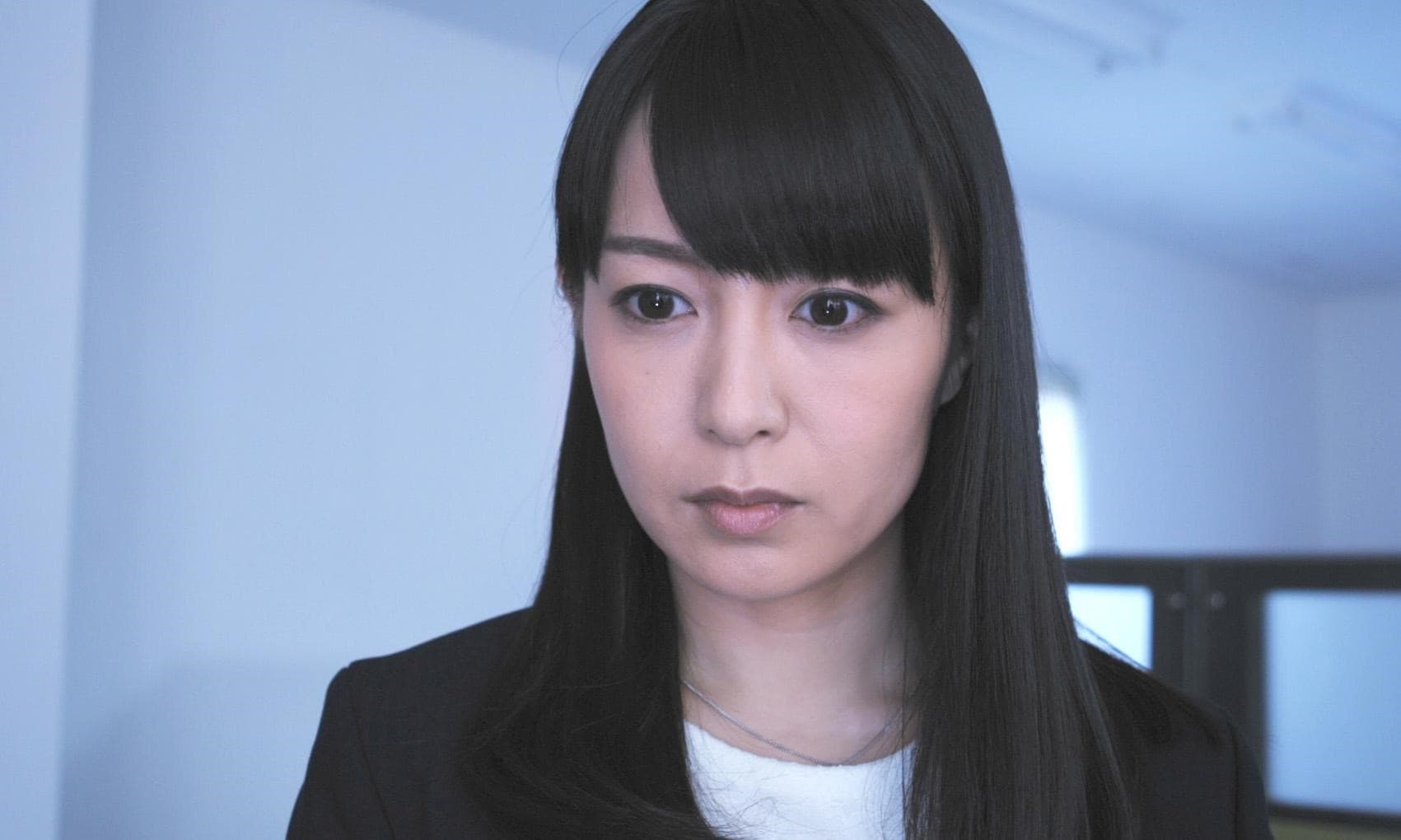 七海奈奈在《可愛惡魔》飾演性感人妻,有多場裸露戲。(暗光鳥電影院提供)