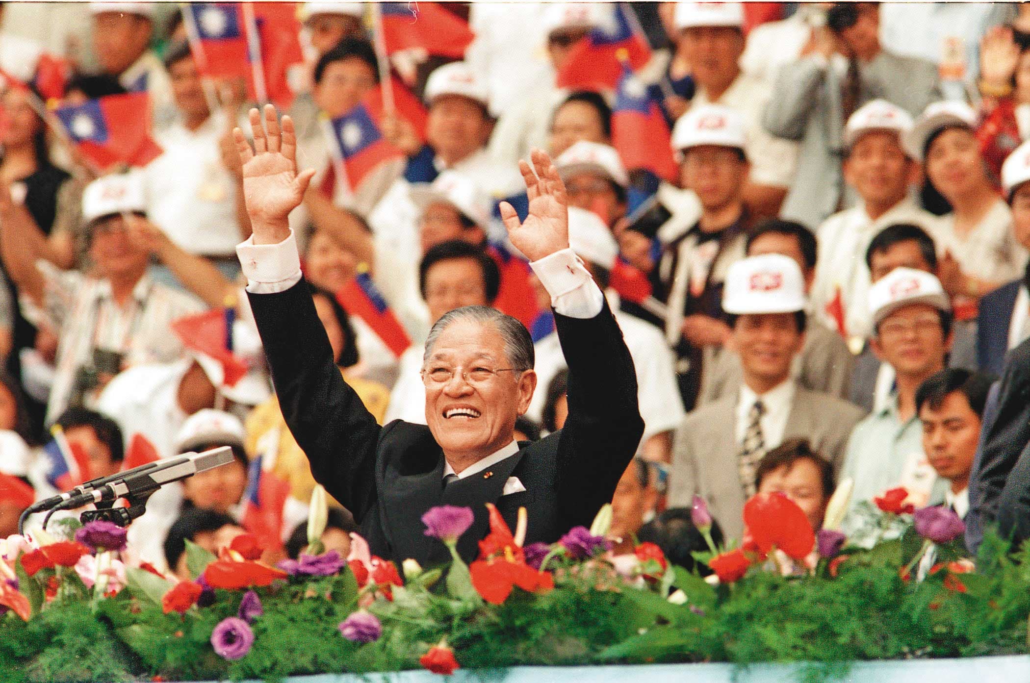 歷經台海危機之後,李登輝1996年當選中華民國第9任總統,是中華民國首位公民直選的元首。(中央社)