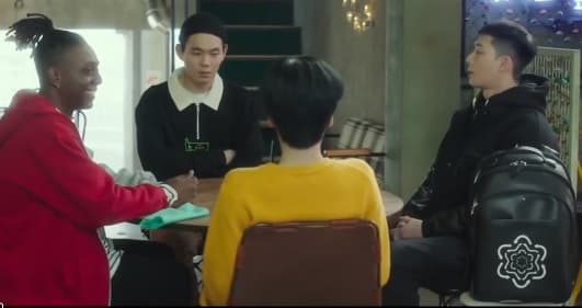 《梨泰院Class》中對匠心系列包款有明顯鏡頭。(翻攝自網路)