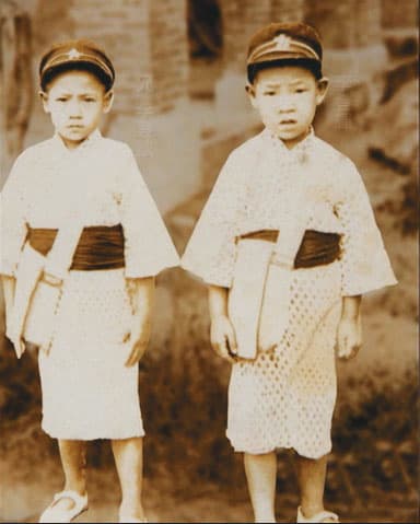 在日治時期長大的李登輝(右),讀小學時就對孔子的「未知生、焉知死」有深刻印象。(李登輝基金會提供)