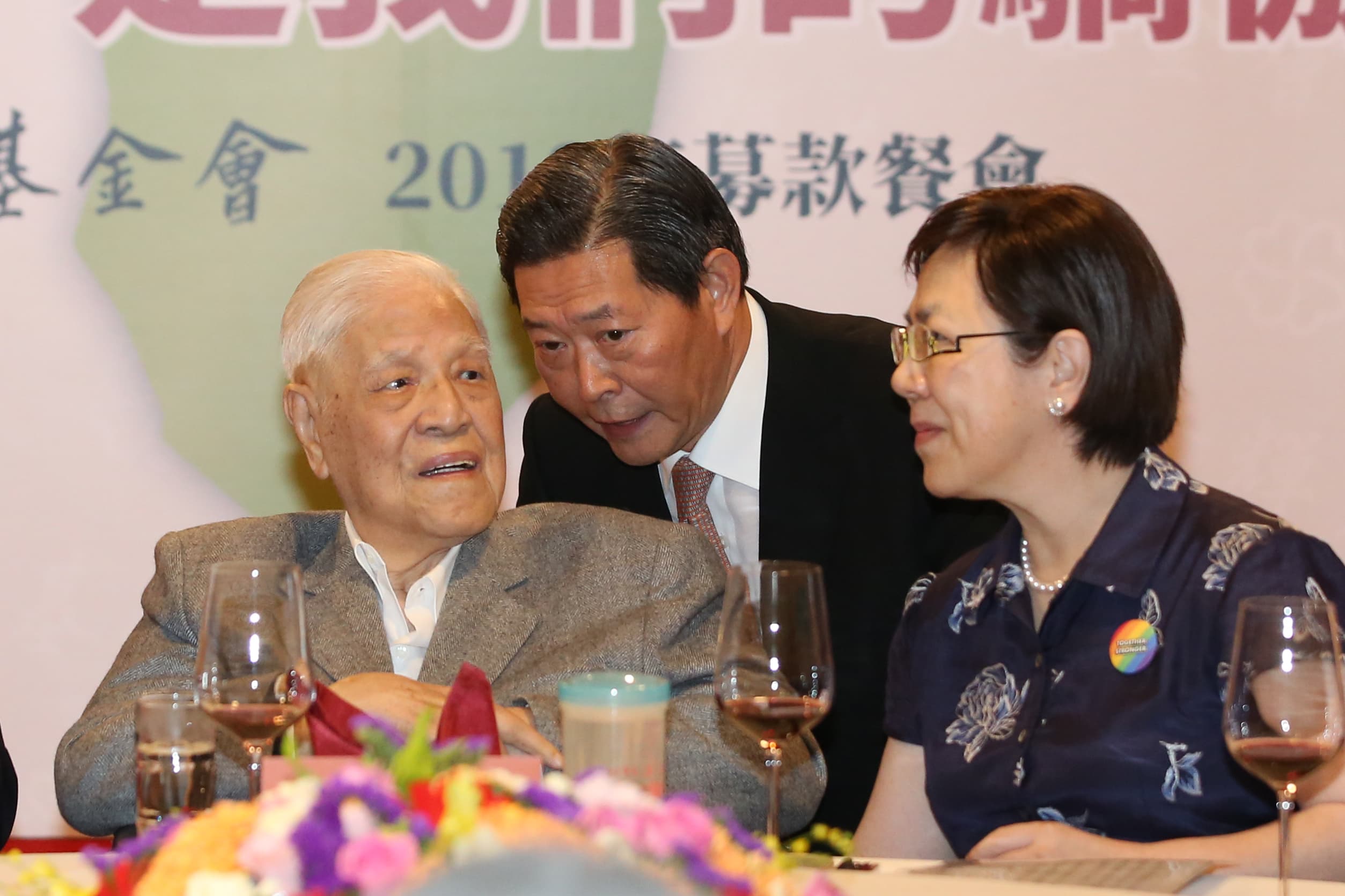 李登輝近年身體狀況不理想，去年10月出席李登輝基金會募款餐會時全程坐著輪椅。
