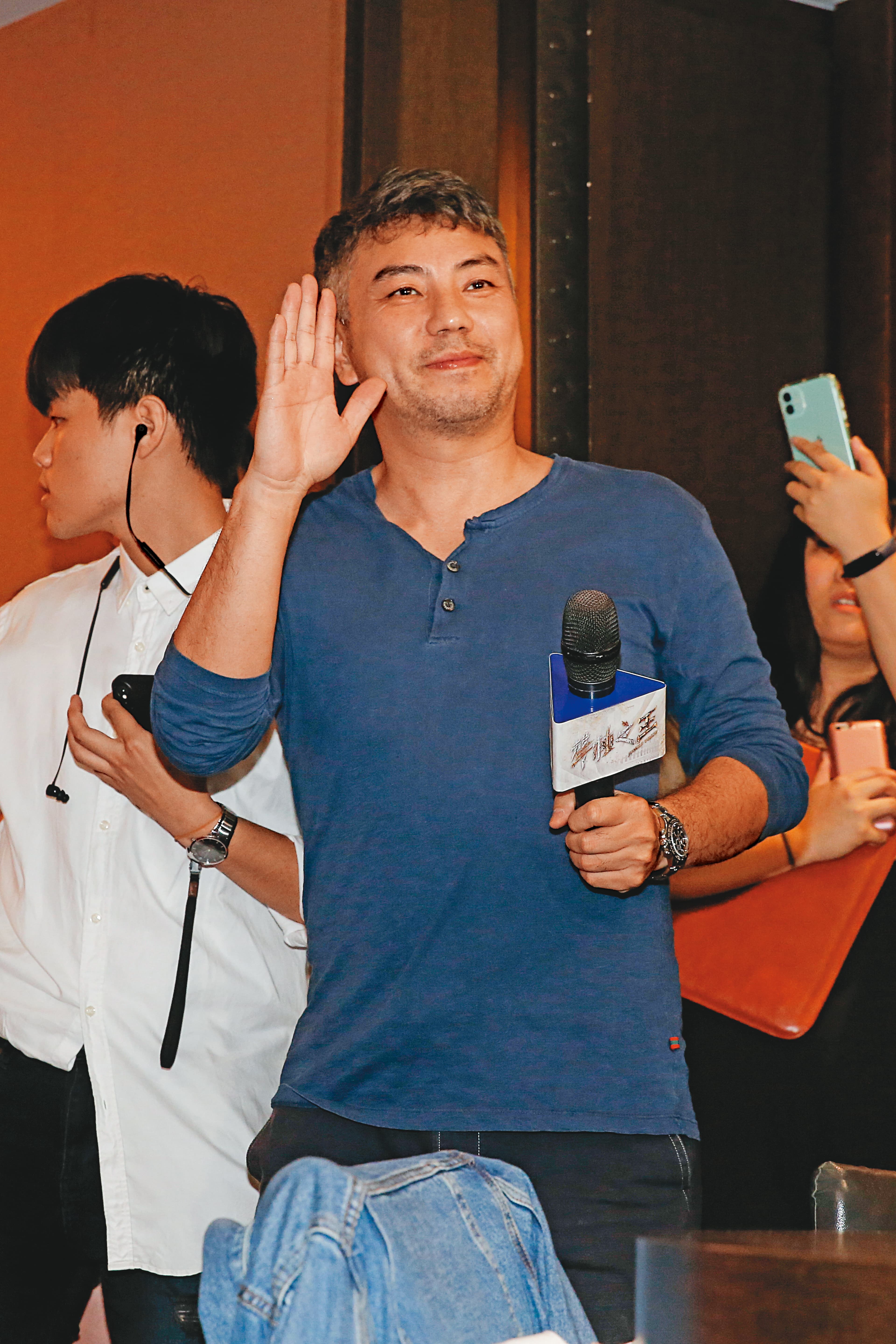 張小燕原本有望年初和製作人詹仁雄合作復出主持，豈料又遇到疫情，據悉新節目要延宕到暑假後才有可能進行。