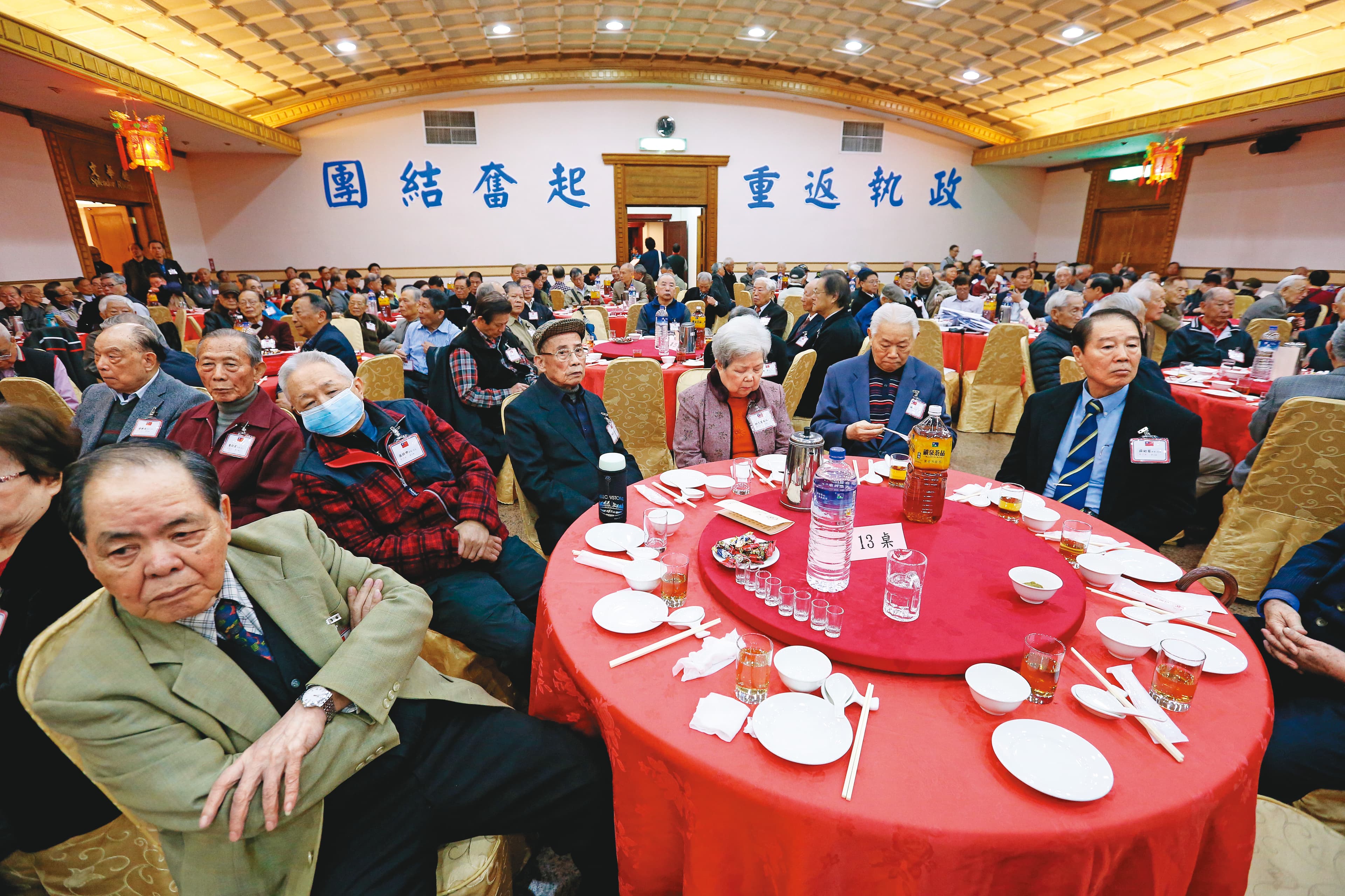 具超高動員力的黃復興黨部,這次選舉人數就占整體黨員25%,可能主宰撼動選舉結果。圖為黃復興黨部2008年春酒聚會。