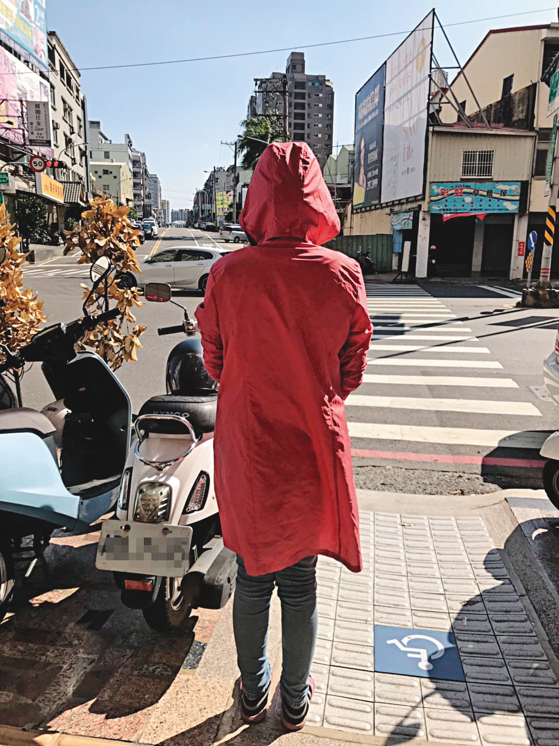 W女(圖)指控陳姓中士騙了她3年半,把她當成工具人。