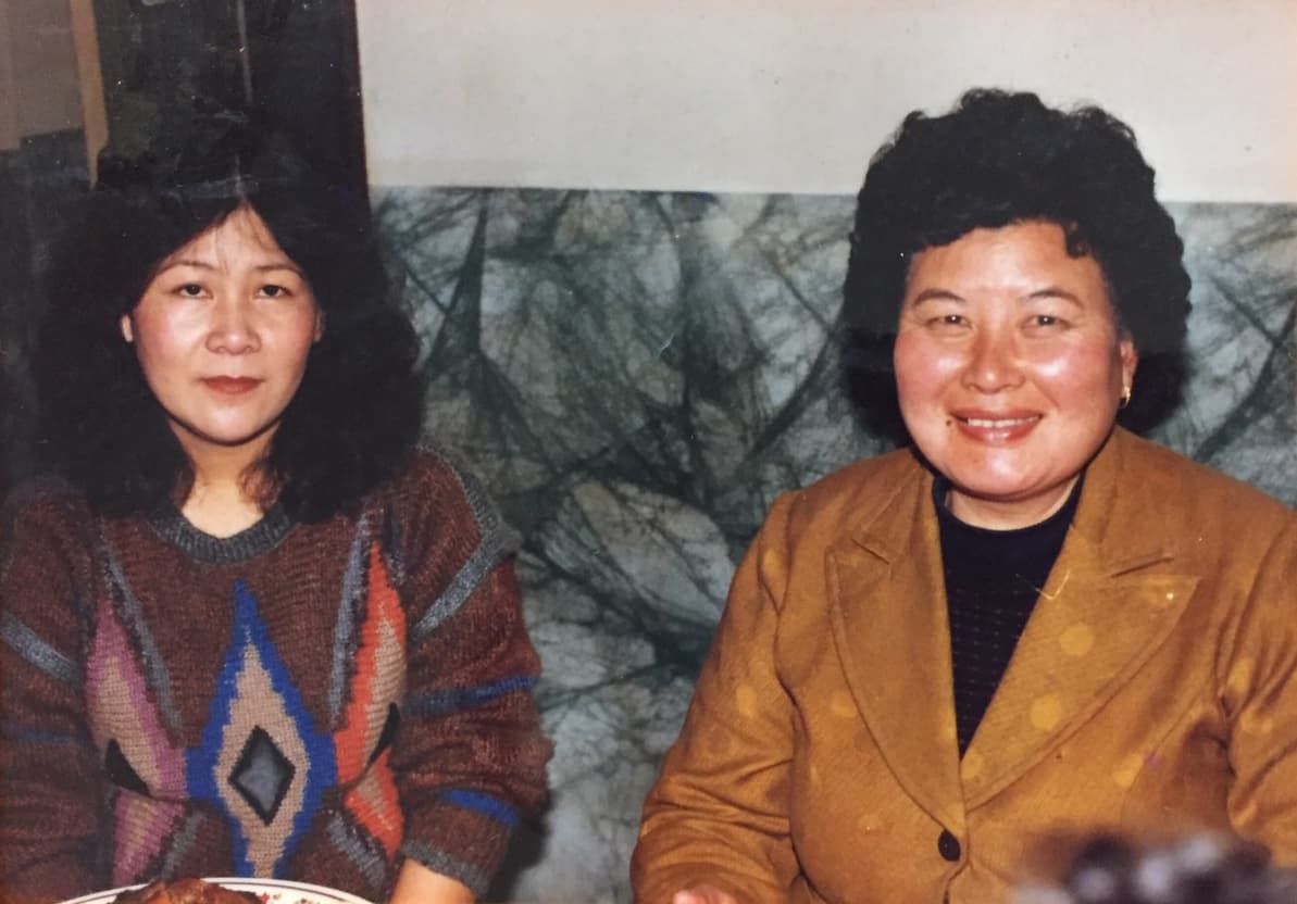 媽媽(左)和奶奶(右)都是母性特質很強的女性。
