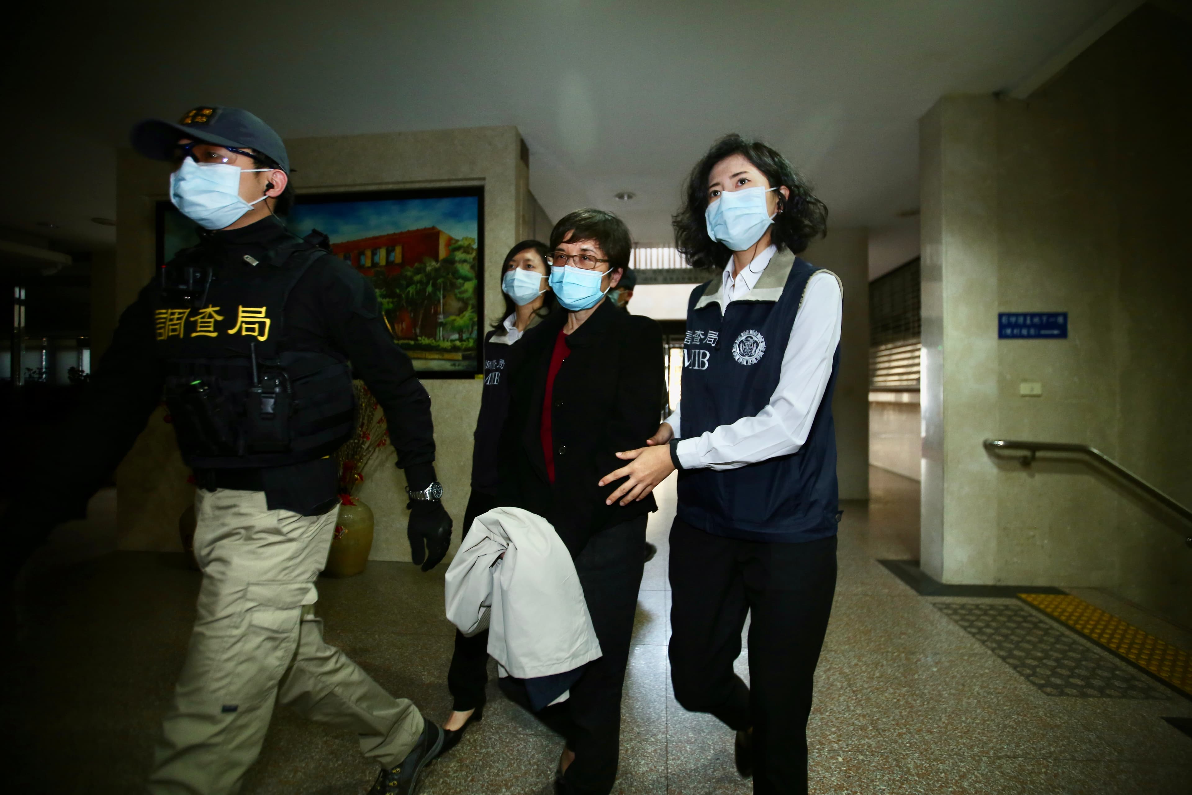 潛逃美國的王音之剪著一頭短髮現身桃園機場時，雙手還被上銬，由於武漢肺炎疫情嚴重，雖然她即將面對遙遙無期的牢獄生活，但仍表示「感謝上天的安排，讓我回來台灣。」