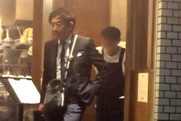 石田純一被目擊深夜獨自到中華料理店用餐,嗜酒的他連啤酒都沒點。(網路圖片)