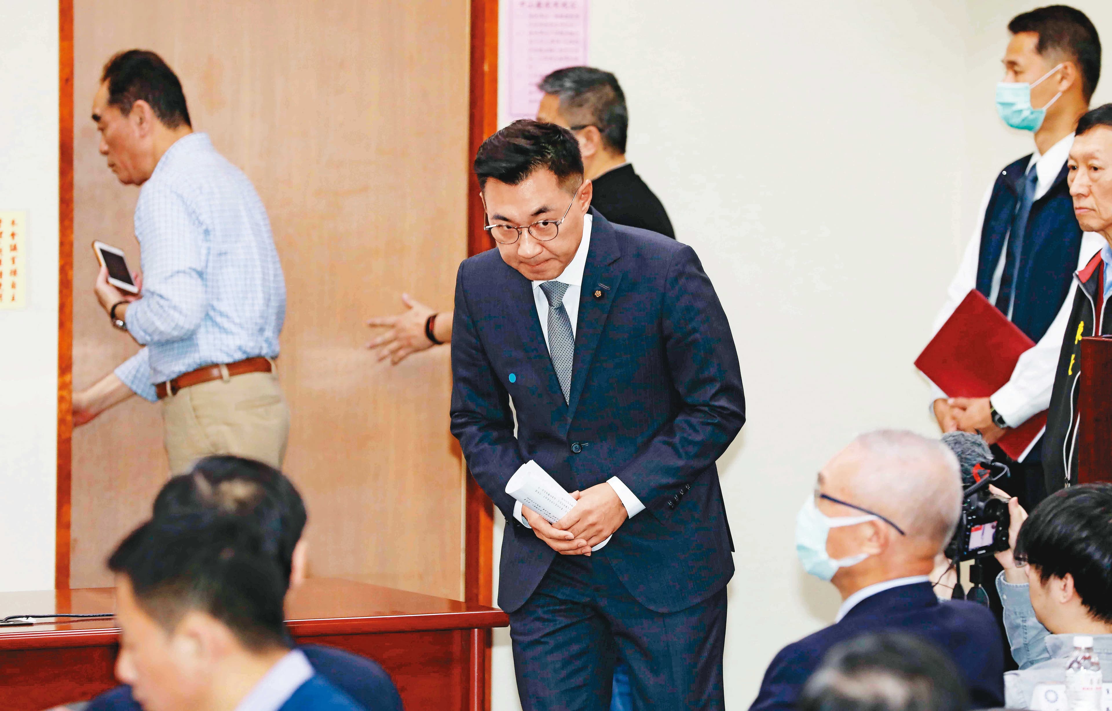 在競選期間喊出「世代交替」的江啟臣,選後須凝聚黨內各山頭,才能順利推動改革。圖為江啟臣九日就職黨主席。