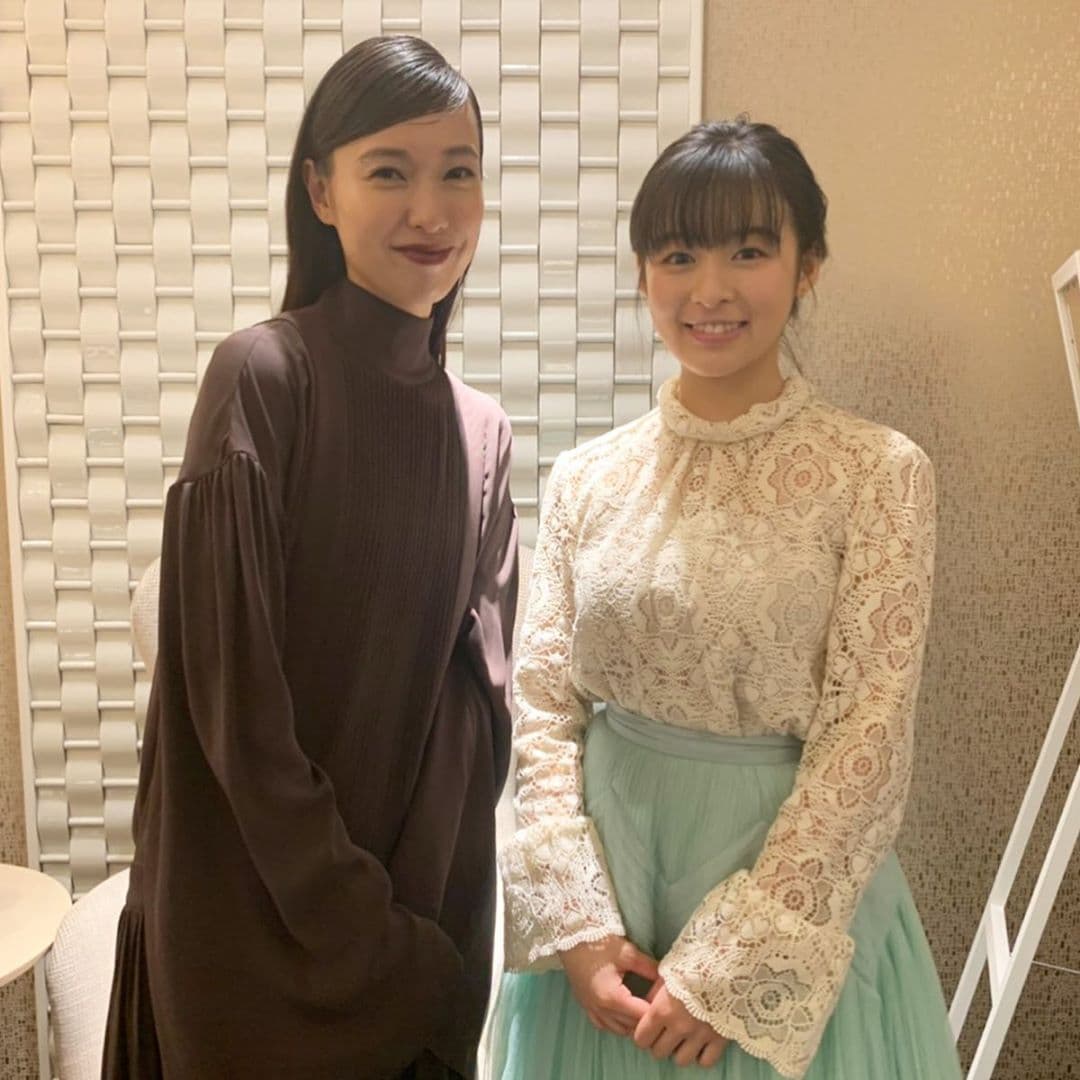 森七菜(右)與戶田惠理香(左)在《最初的晚餐》飾演同一個角色。(翻攝自morinana_official IG)