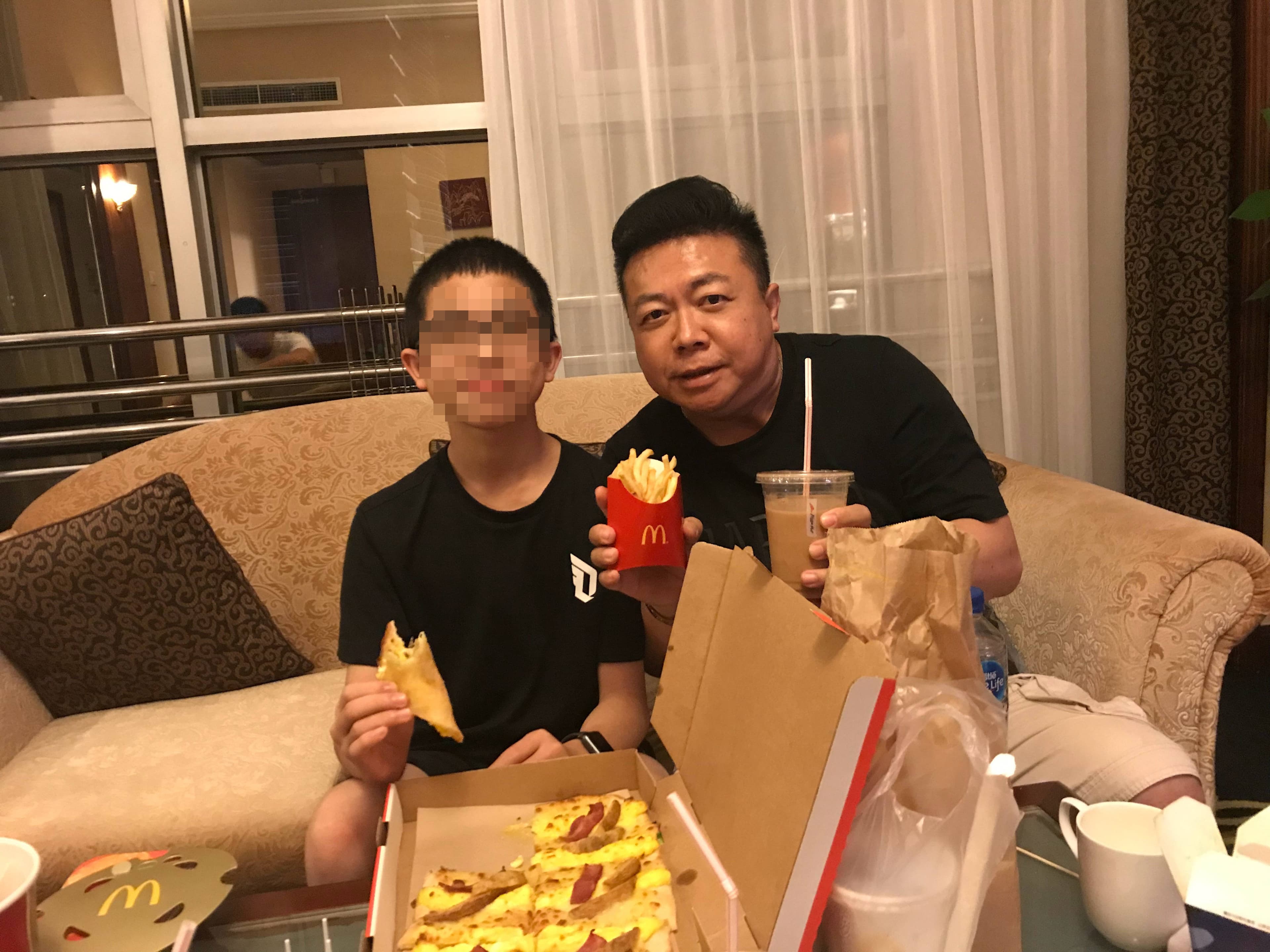 董至成兒子去年曾到南京作學術交流,董至成也特別飛到南京跟兒子見面。(翻攝自董至成微博)