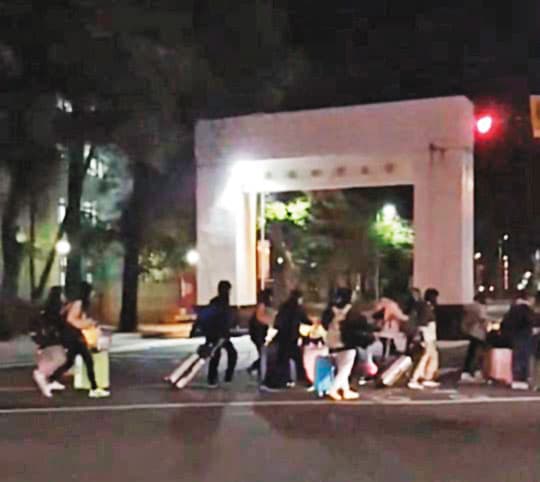 邱姓民眾在網路上散布某大學淪為疫區的假訊息(圖),遭警法辦。(刑事局提供)