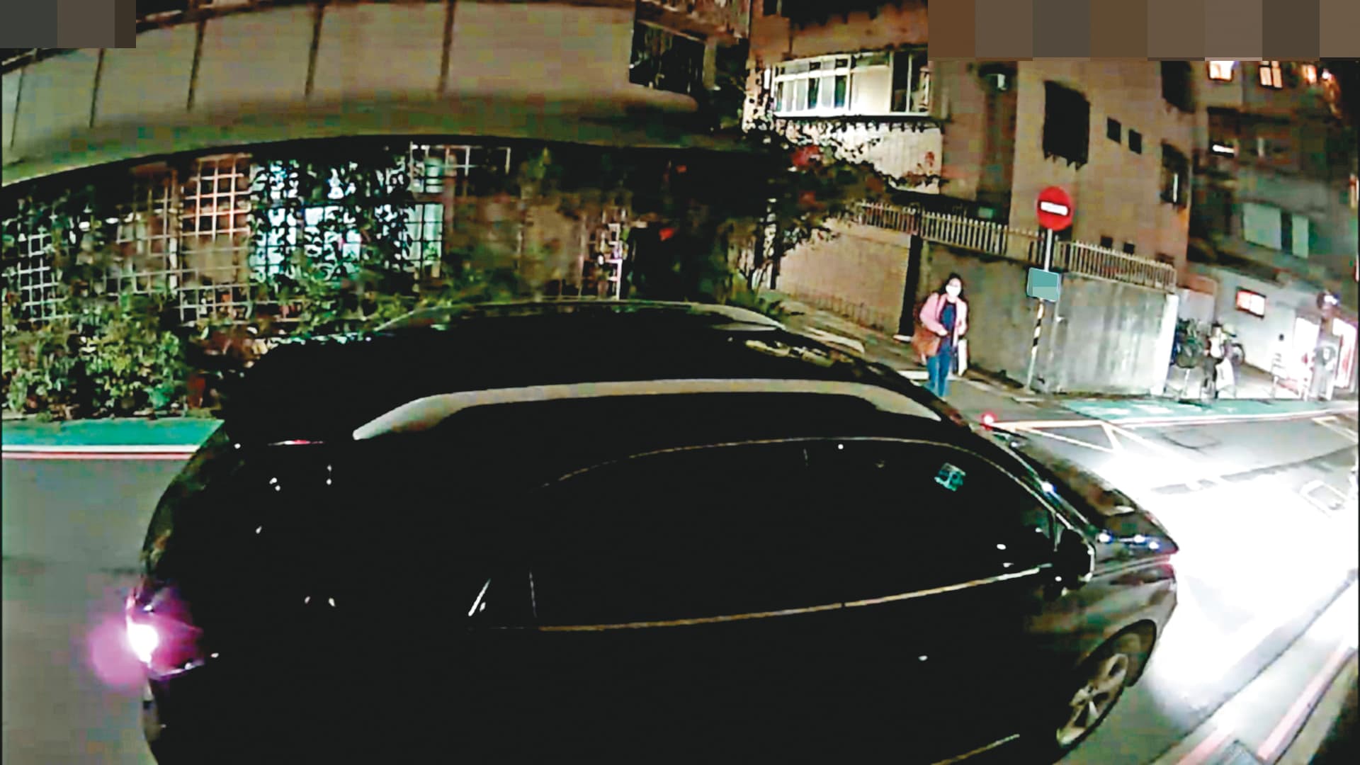 03/10 20 : 05 晚間8點多,王浩結束幽會後,先開車到華廈後方的巷弄等待。