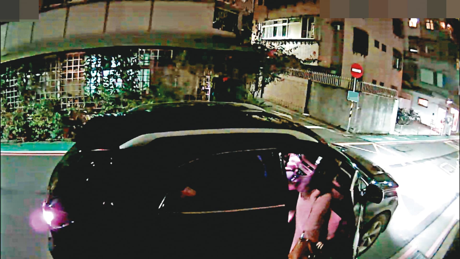 03/10 20 : 05 陳淑娟確認沒有可疑人車後,搭上王浩座車,由王送她回家。
