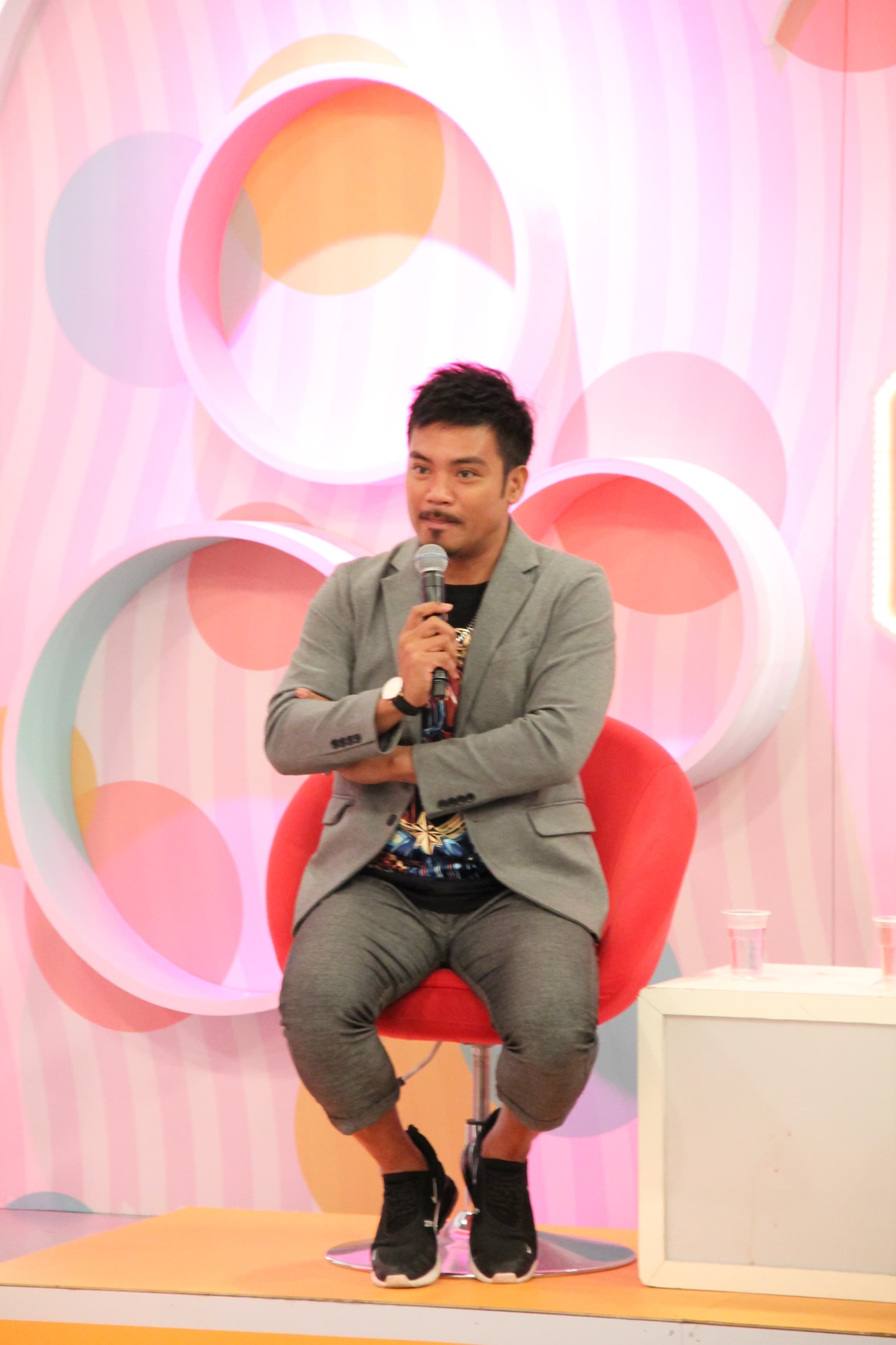 男星撒基努，月收10萬元以上的他，以7,500元的價錢在淡水租60坪透天屋居住，外加一個院子。（年代提供）