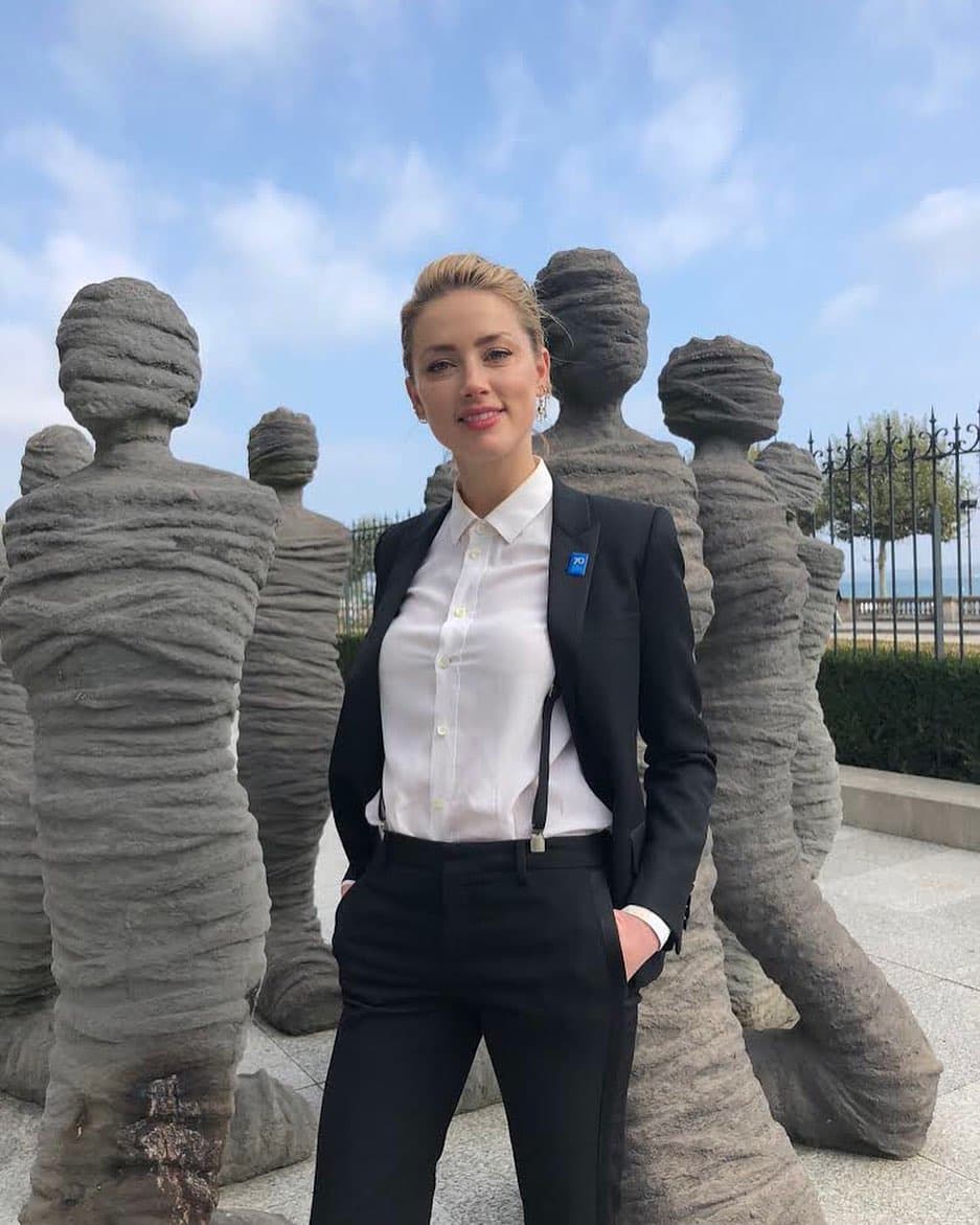 身在加州的安珀赫德曾表示會排除萬難赴倫敦做證,不過目前庭審已延期。(翻攝自安珀赫德IG)