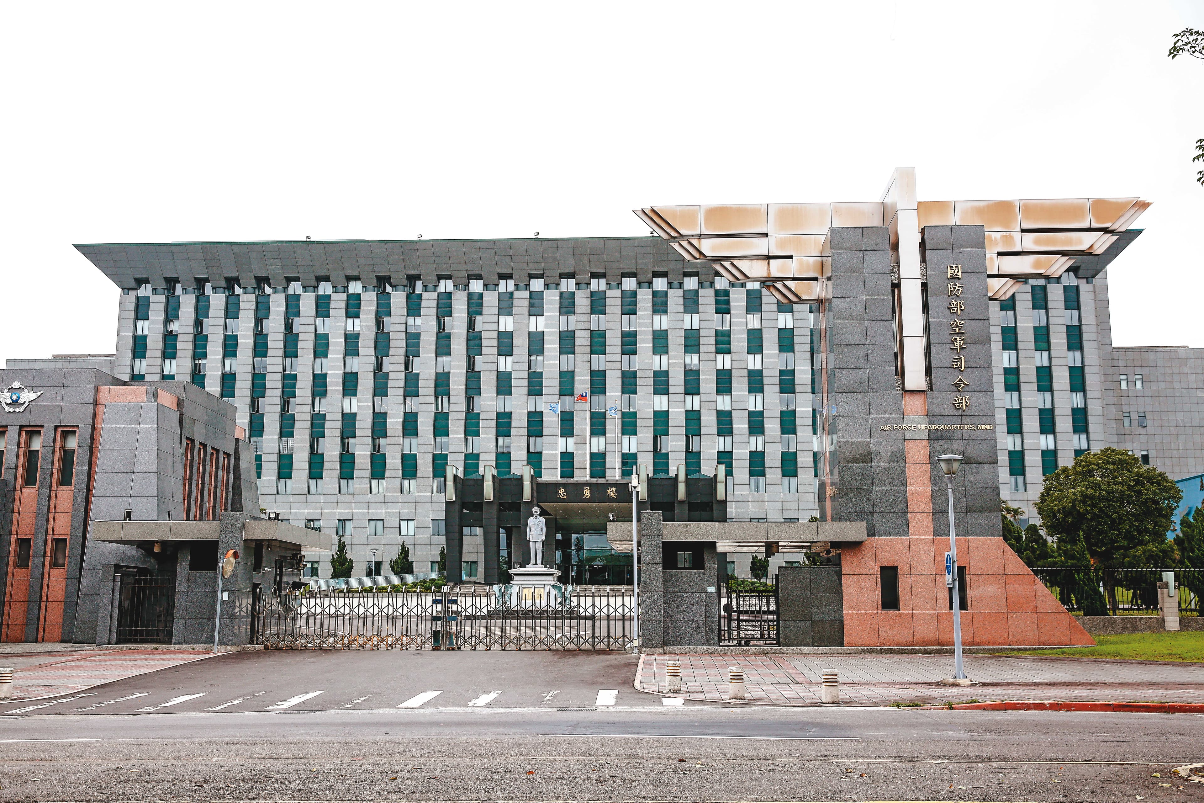 空軍司令部去年才傳出採購弊端,如今又傳上百名軍士官涉及不法。