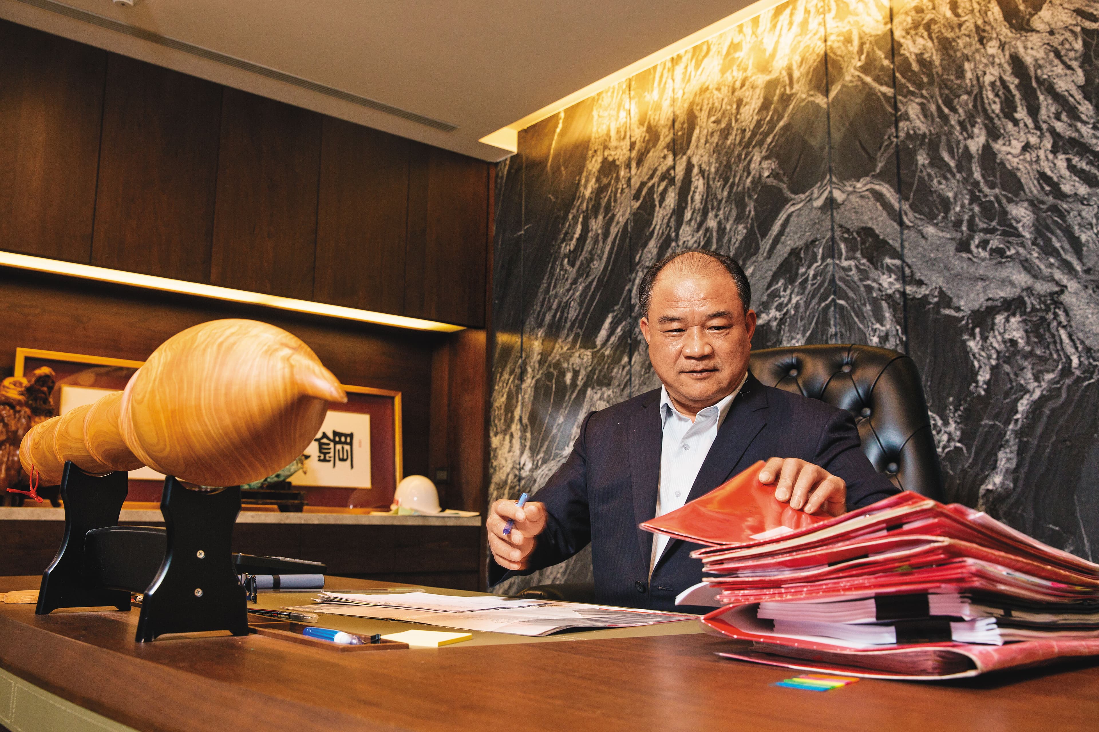 要看的公文太多,英文不好的賴文祥習慣只簽「Lai」,省力省時。