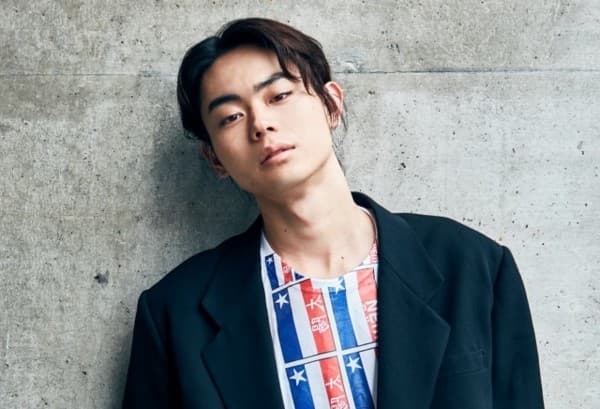 男星菅田將暉上週與小松菜奈傳緋聞,本週竟因為與志村健有新片合作,而傳出可能被感染的消息。