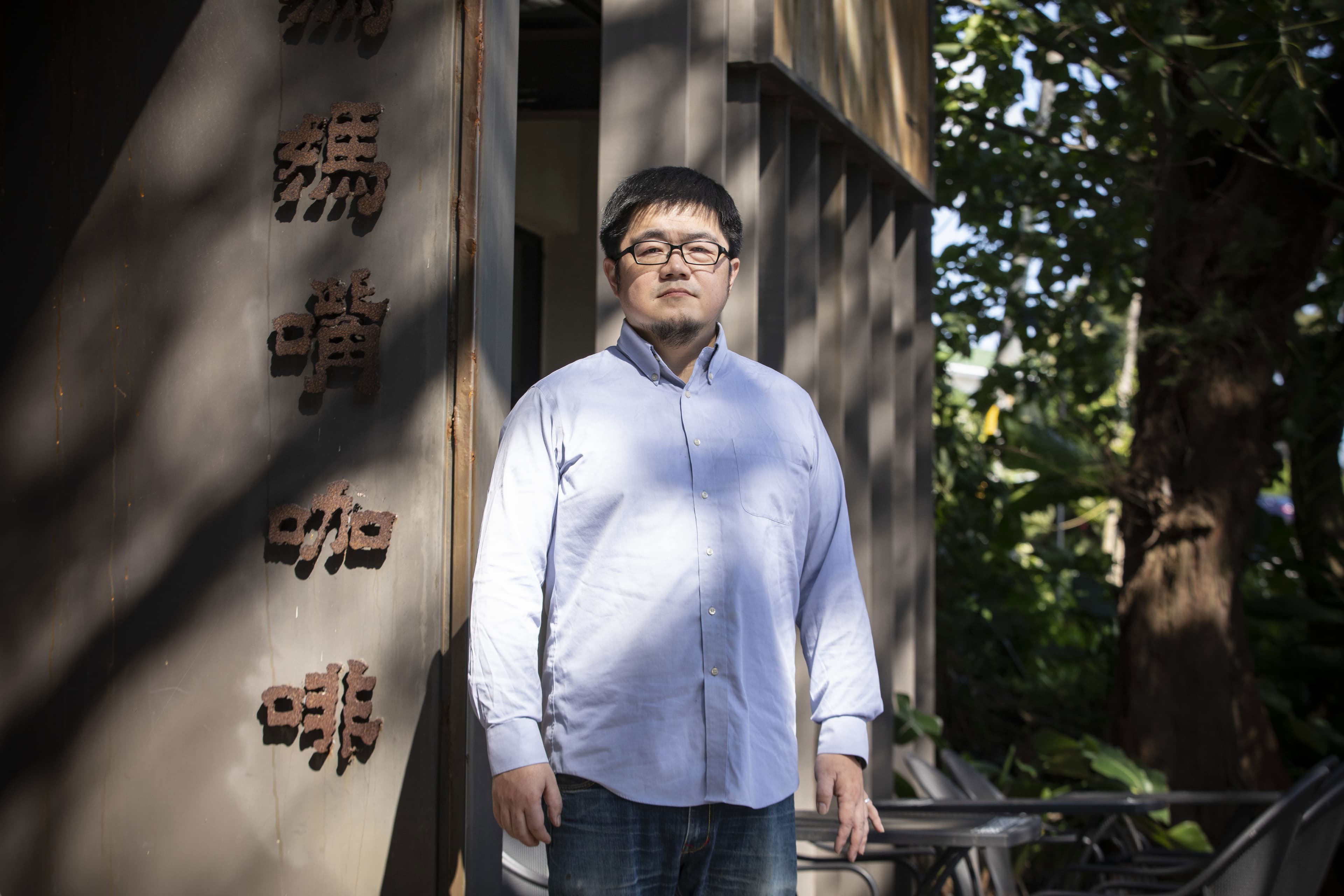 呂炳宏在媽媽嘴分店受訪,當天女兒也在現場,她說因為爸爸煮咖啡很好喝,才會一直有記者來採訪。