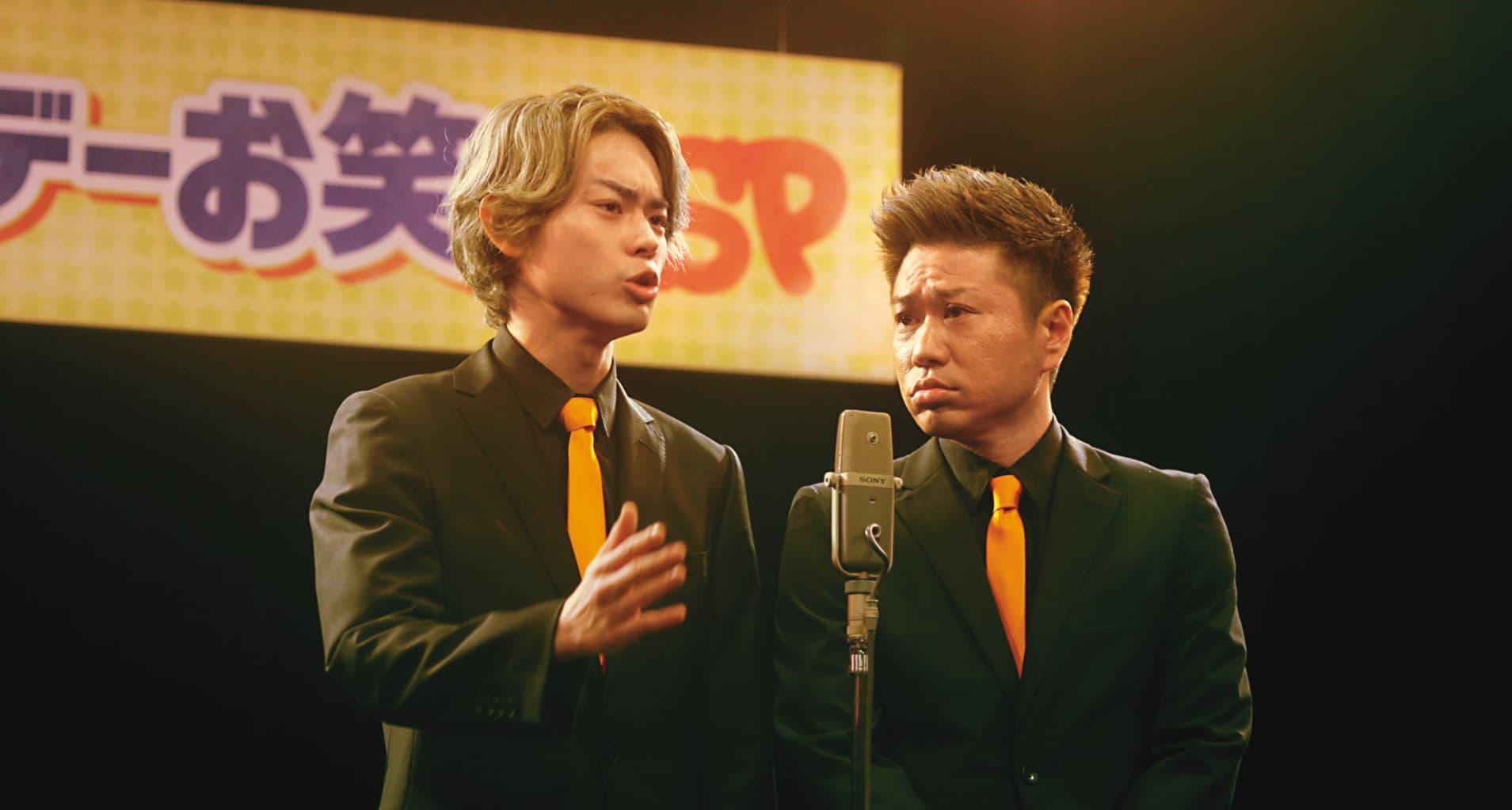 漫才是日本特有的喜劇表演方式,在電影《火花》中便有一段長達8分鐘,一鏡到底的演出。(安可電影提供)