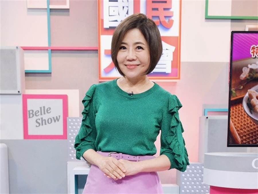 《國民大會》因時段改成每天錄製或是直播性節目播出,造成于美人無法配合因而不續約。(TVBS)