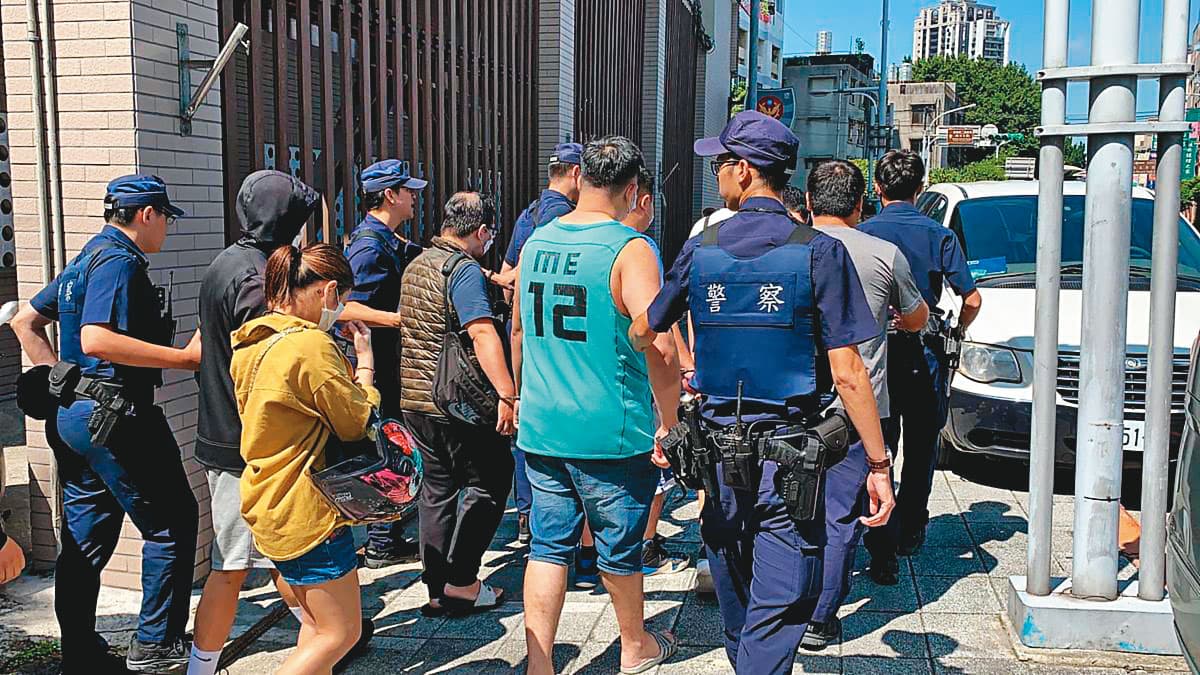 警方不僅在總統府旁查獲賭場,日前也在新北市等地大舉抓賭。(翻攝畫面)