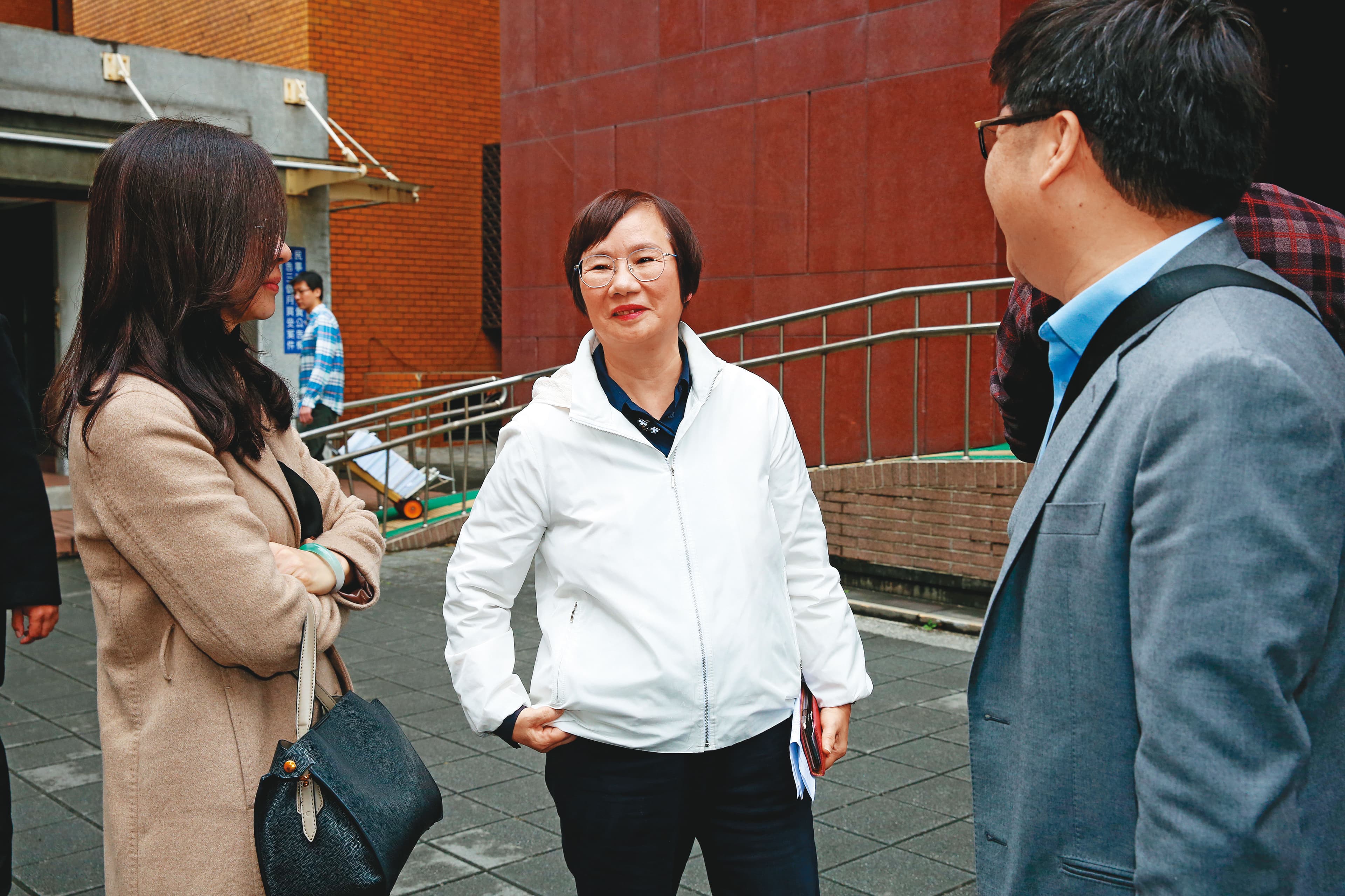 前立委羅淑蕾認為,「揚昇君臨」「元大一品苑」等豪宅恐影響總統維安。