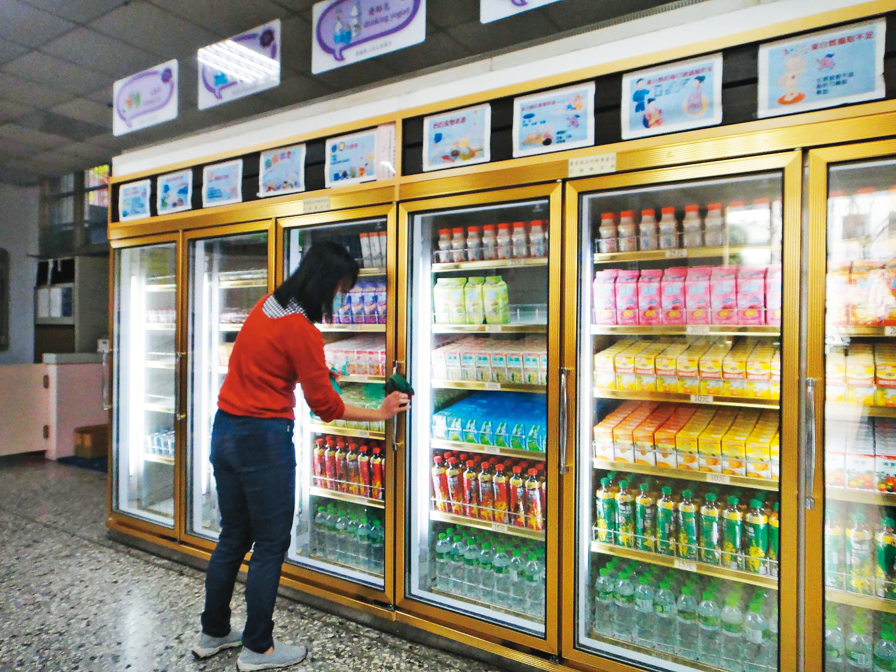 達德商工的福利社、販賣機(圖),遭爆都由校長家族壟斷。(翻攝達德商工臉書)