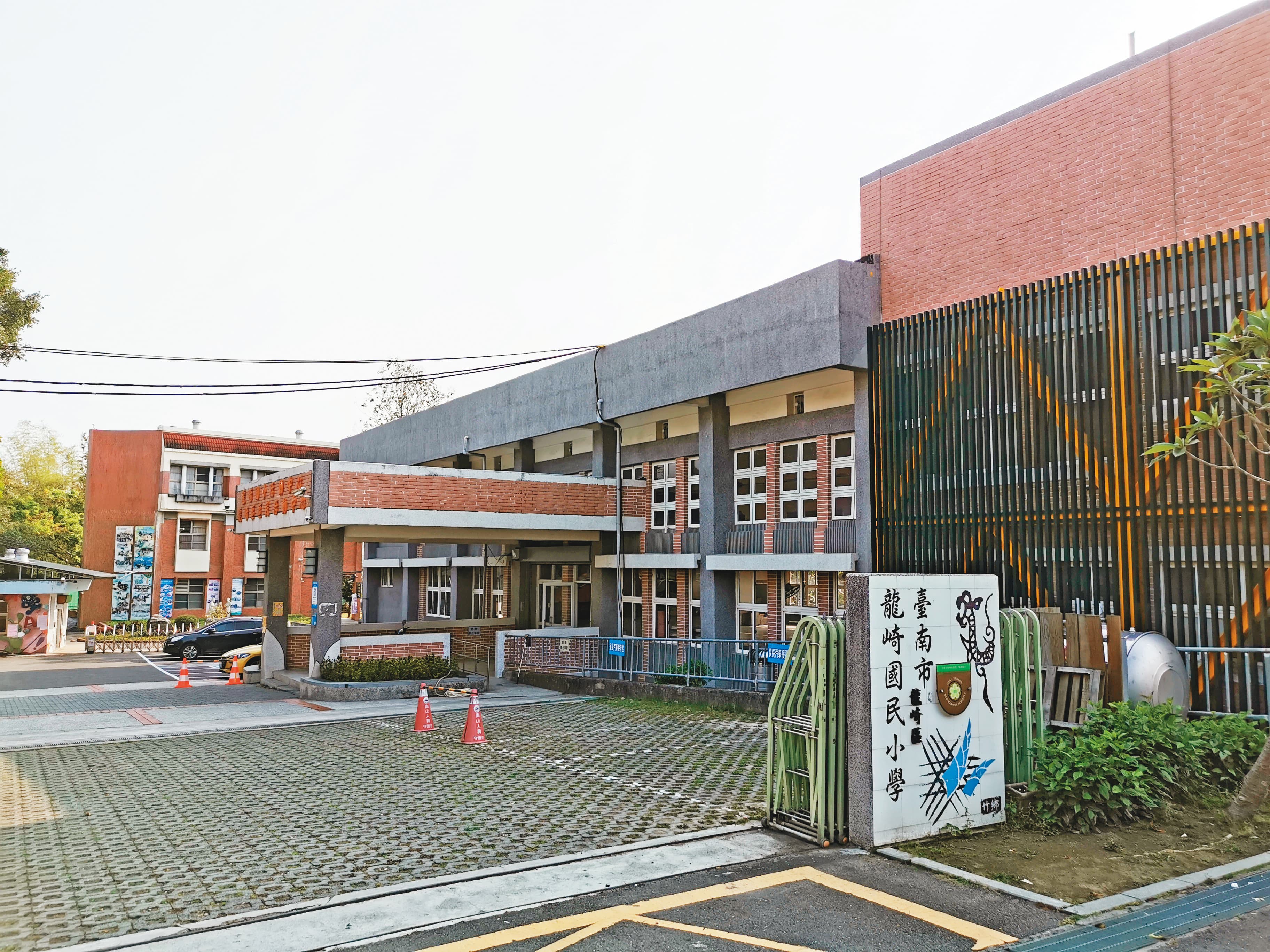 洪敬堯在龍崎國小(圖)任教超過20年,爭議事件不斷。