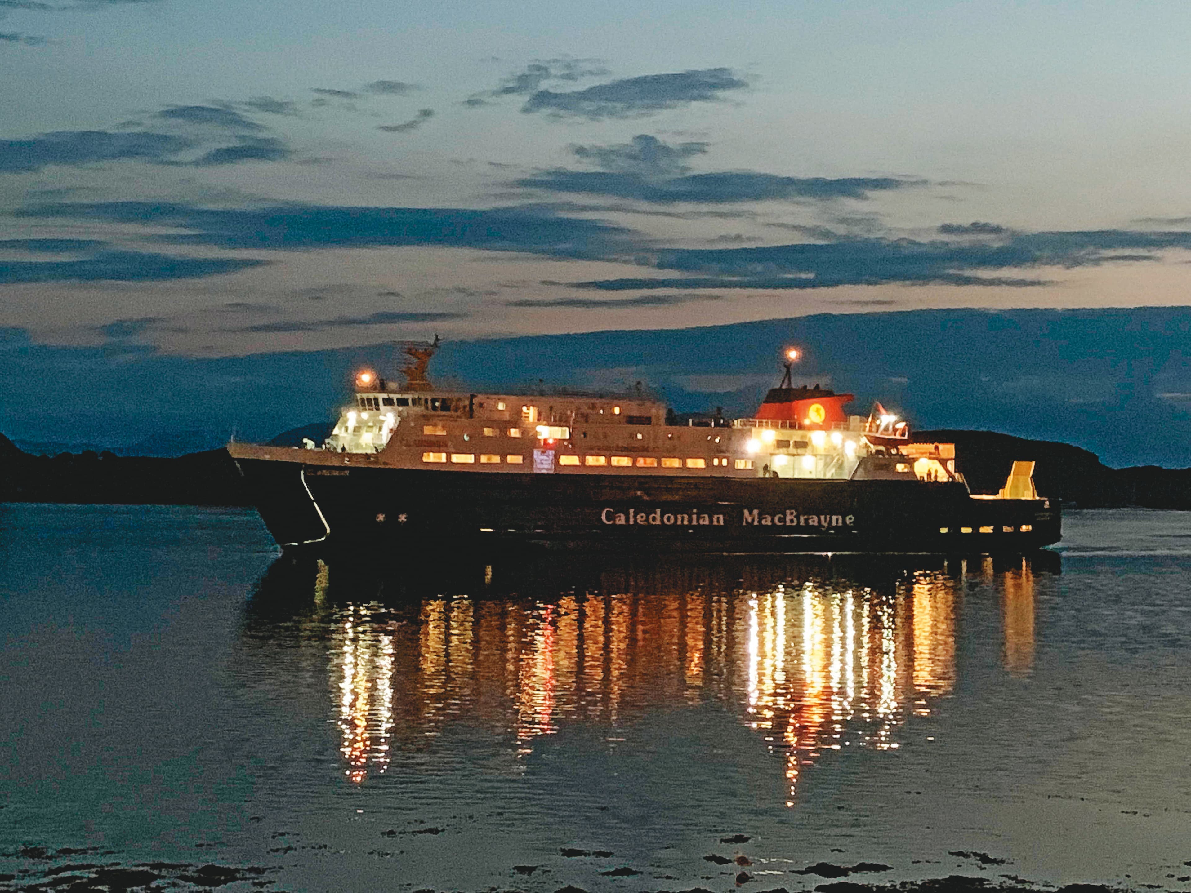 蘇格蘭最大的渡輪公司Caledonian MacBrayne(簡稱CalMac),旗下航線頗多,且相當舒適。