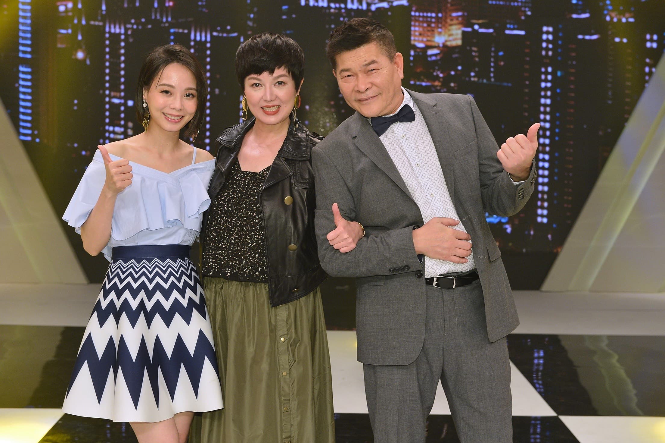 苗可麗上澎恰恰、孫淑媚所主持的《樂來越好聽》大展演技。(八大提供)