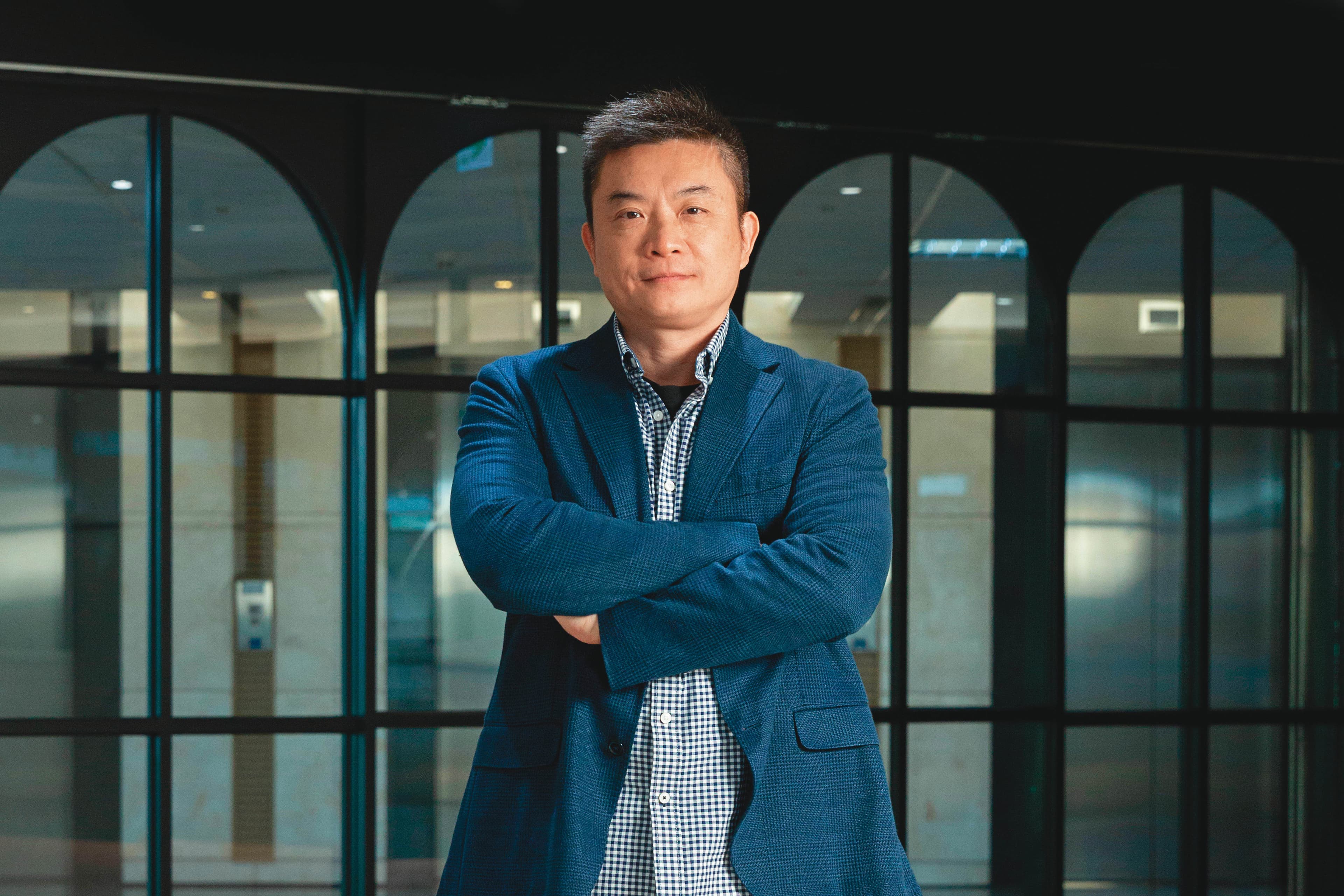  浪Live網紅製造部副總任國勇過去操作藝人，現在看中網紅趨勢，以團隊模式經營新人。