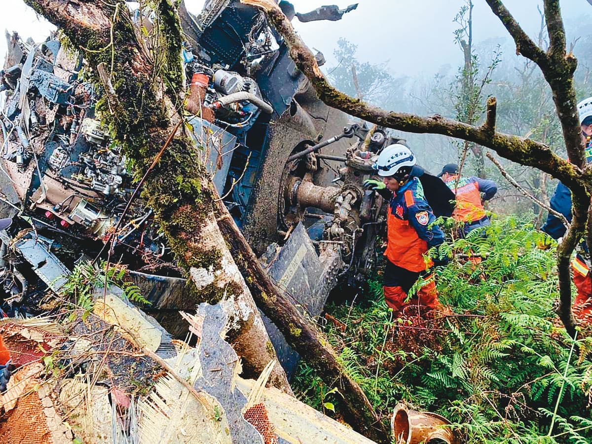空軍的黑鷹直升機今年1月失事,前參謀總長沈一鳴等8人不幸罹難。(中央災害應變中心提供)