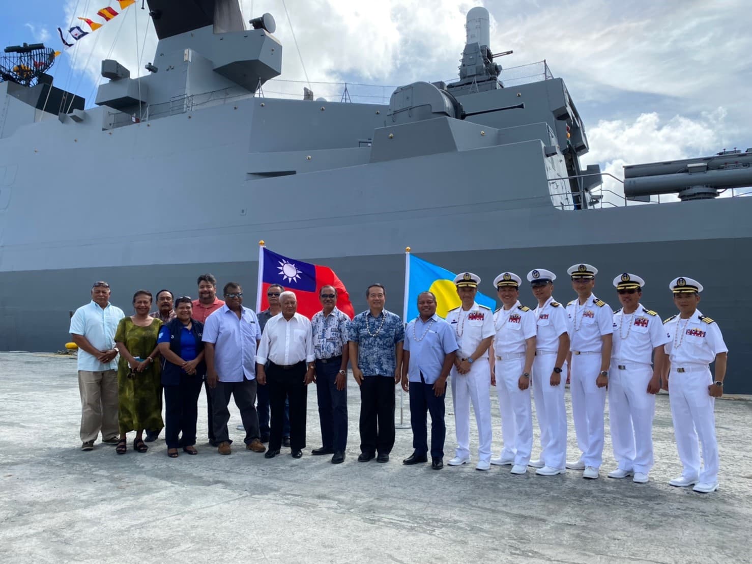 海軍敦睦艦隊日前出任務,返國後陸續傳出確診個案,引發社會恐慌。(翻攝自中華民國駐帛琉大使館臉書)