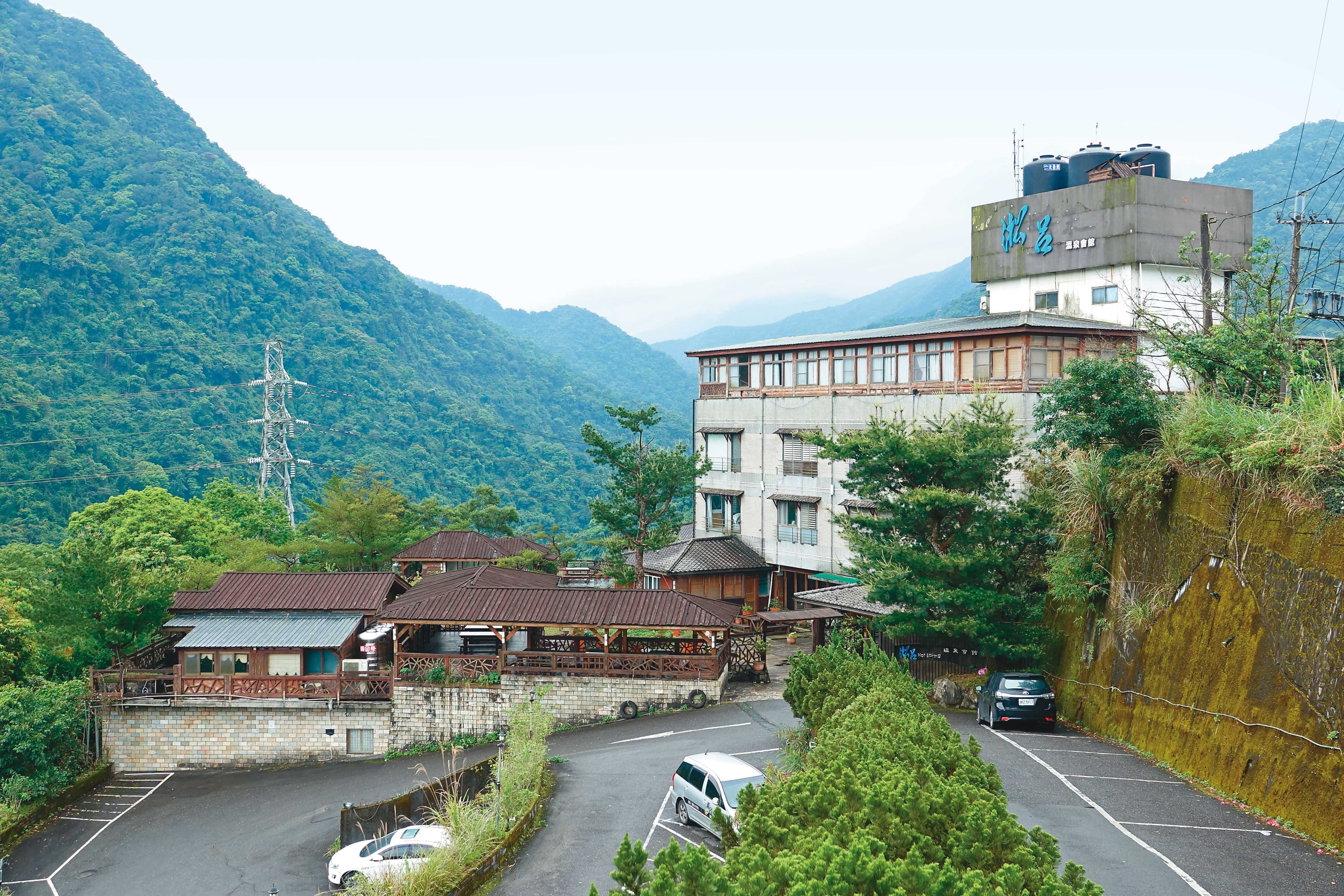 董、凌二人泡湯的溫泉會館(圖)占地二千坪,在當地頗負盛名。