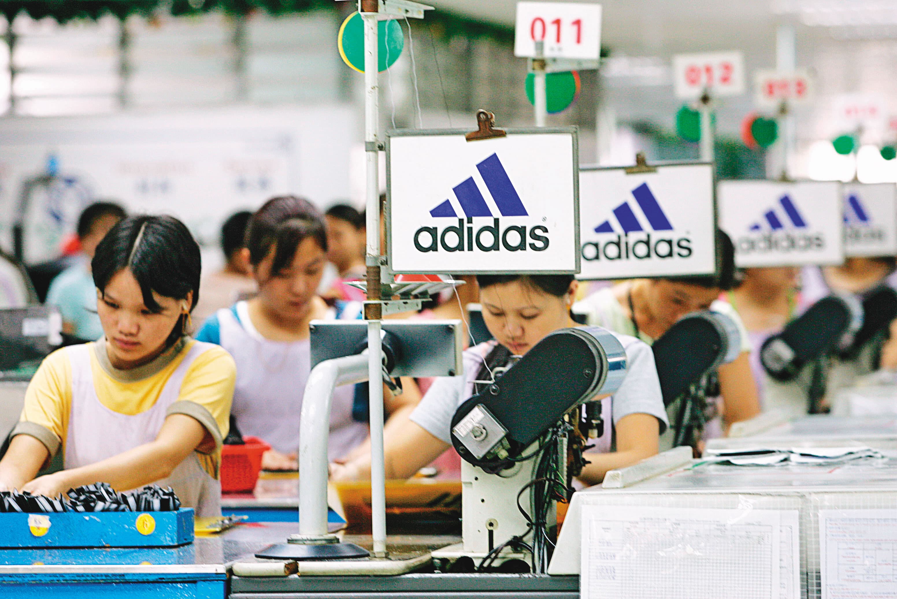 寶成主要客戶adidas面臨疫情衝擊,直接砍單。(東方IC)