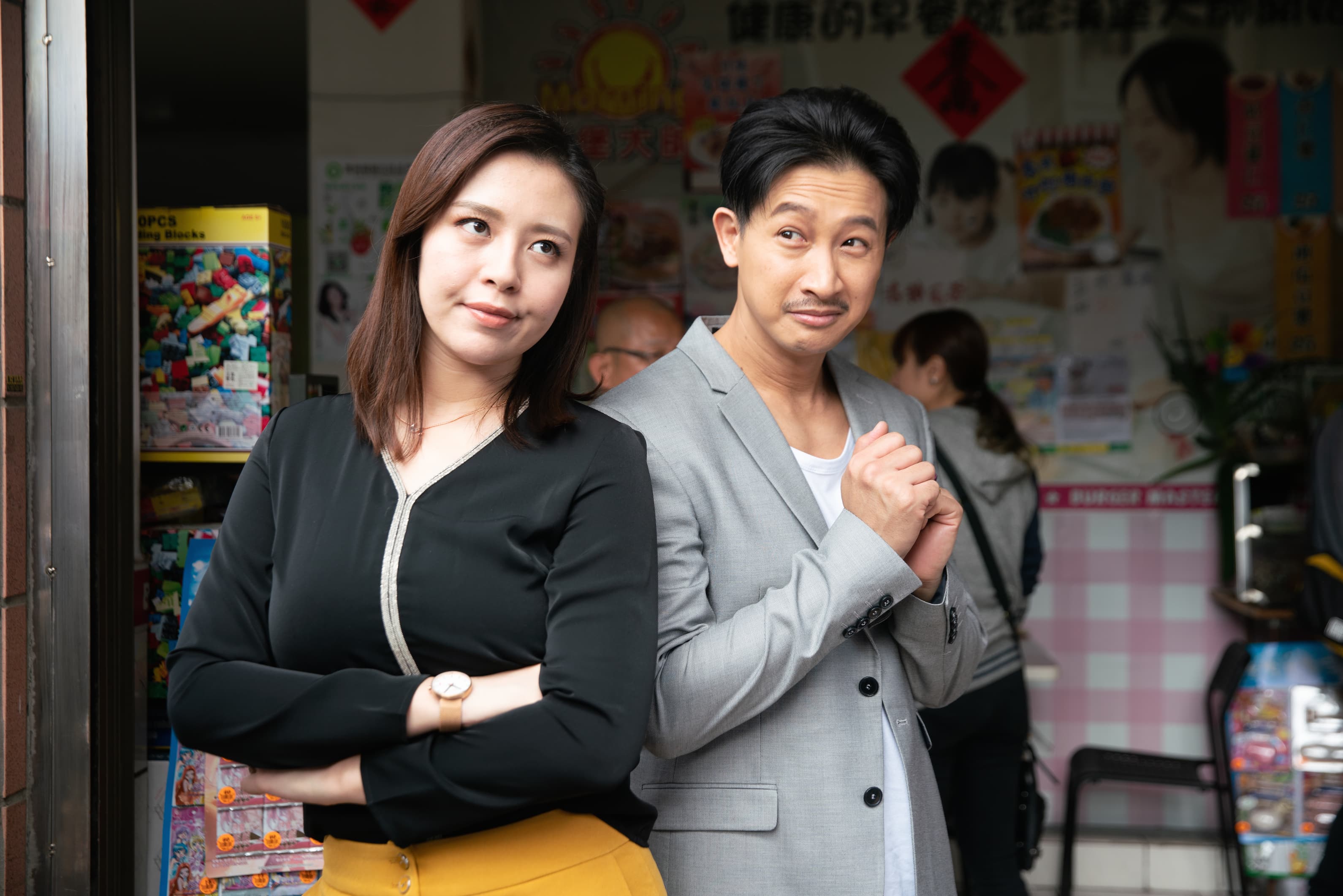 Darren與劉品言在《我的婆婆》中飾演一對「大老婆小老公」的逗趣夫妻。(公視提供)
