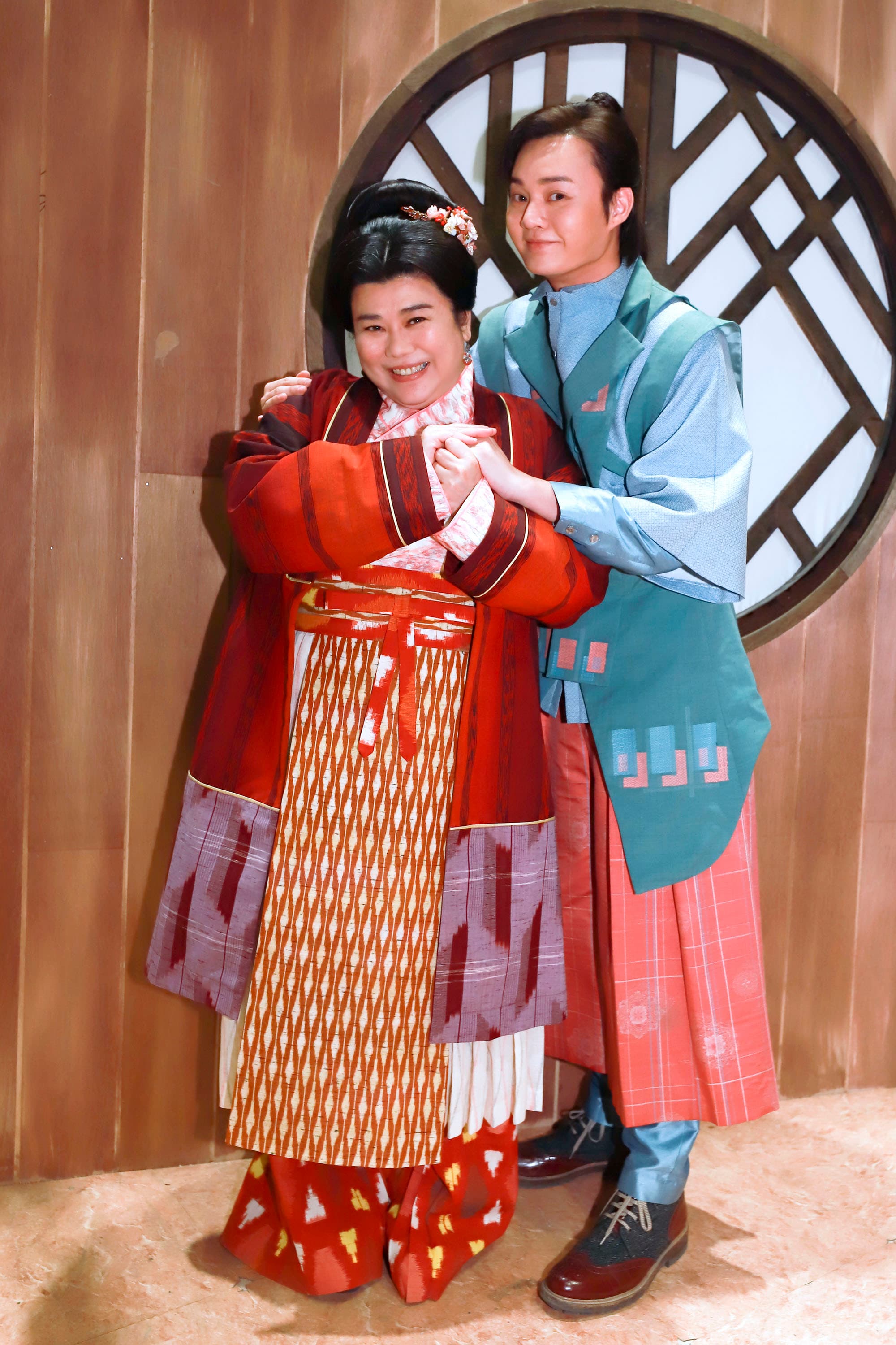 許富凱與林美秀在《孟婆客棧》中飾演母子。（民視提供）