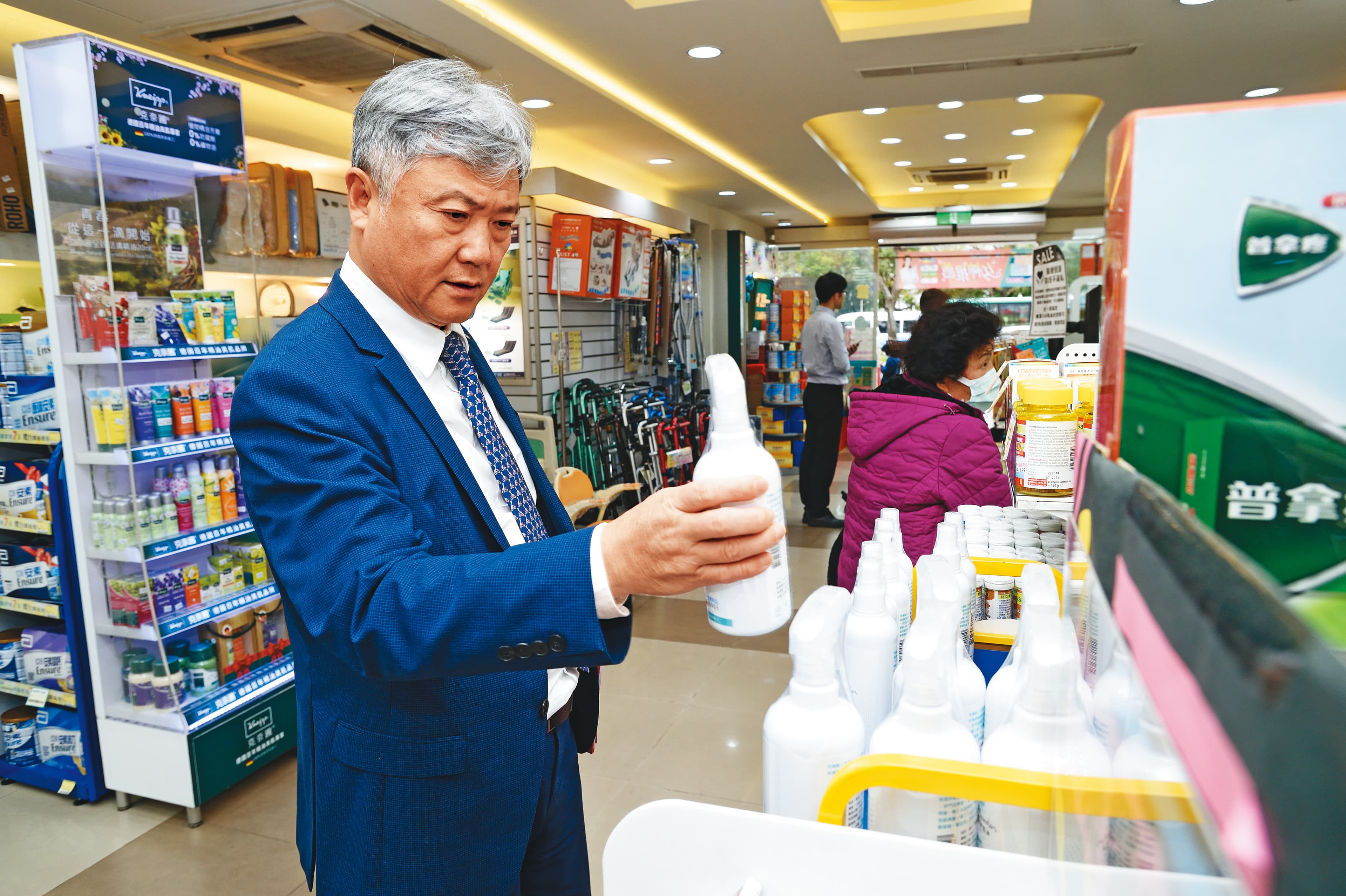 武漢肺炎疫情延燒，總經理蔡德忠持續加強門市防疫商品備貨量。