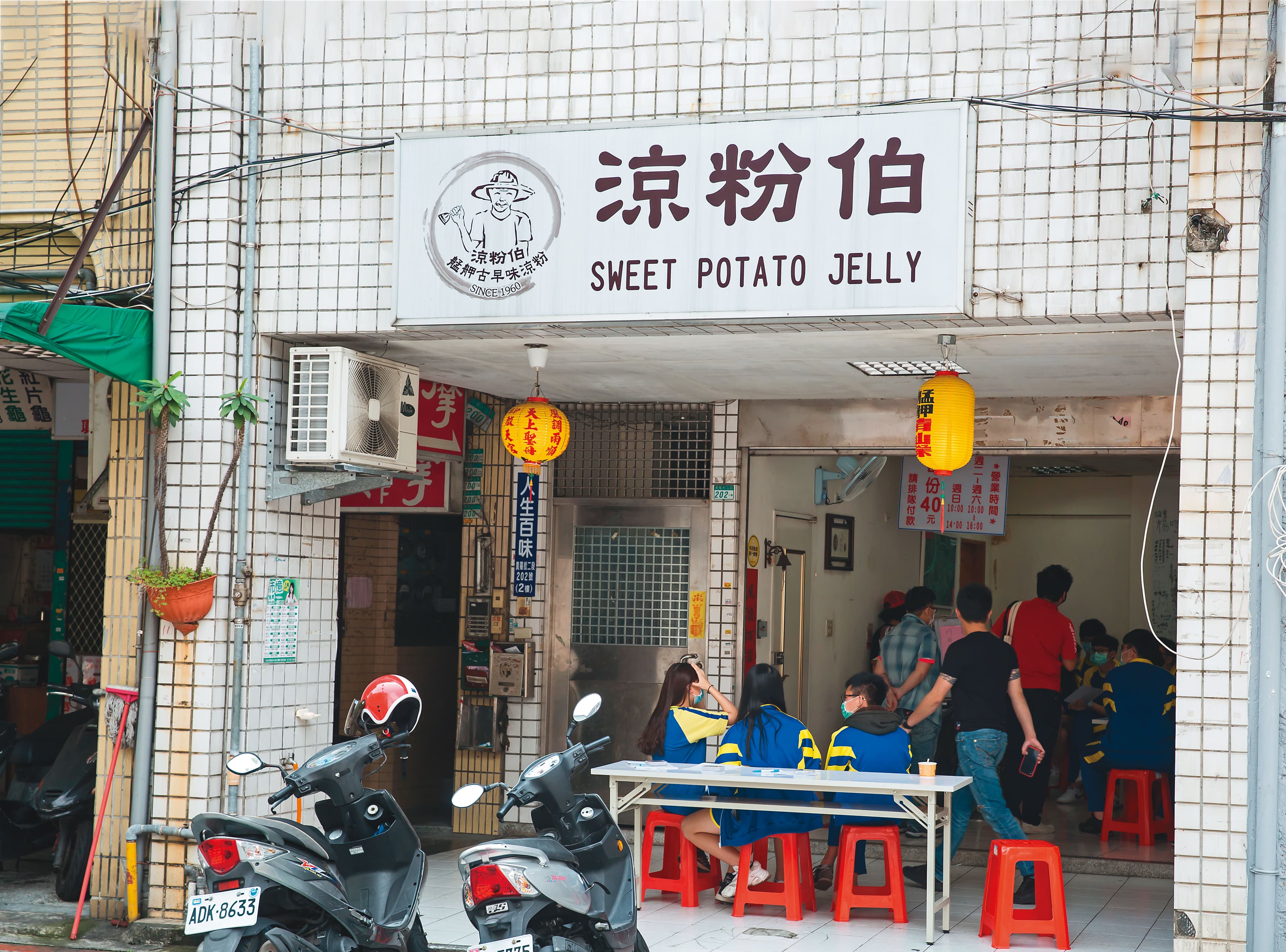 3年前辜凱鈴在萬華貴陽街開了店面,希望可以將人潮帶進已經沒落的「台北第一街」。