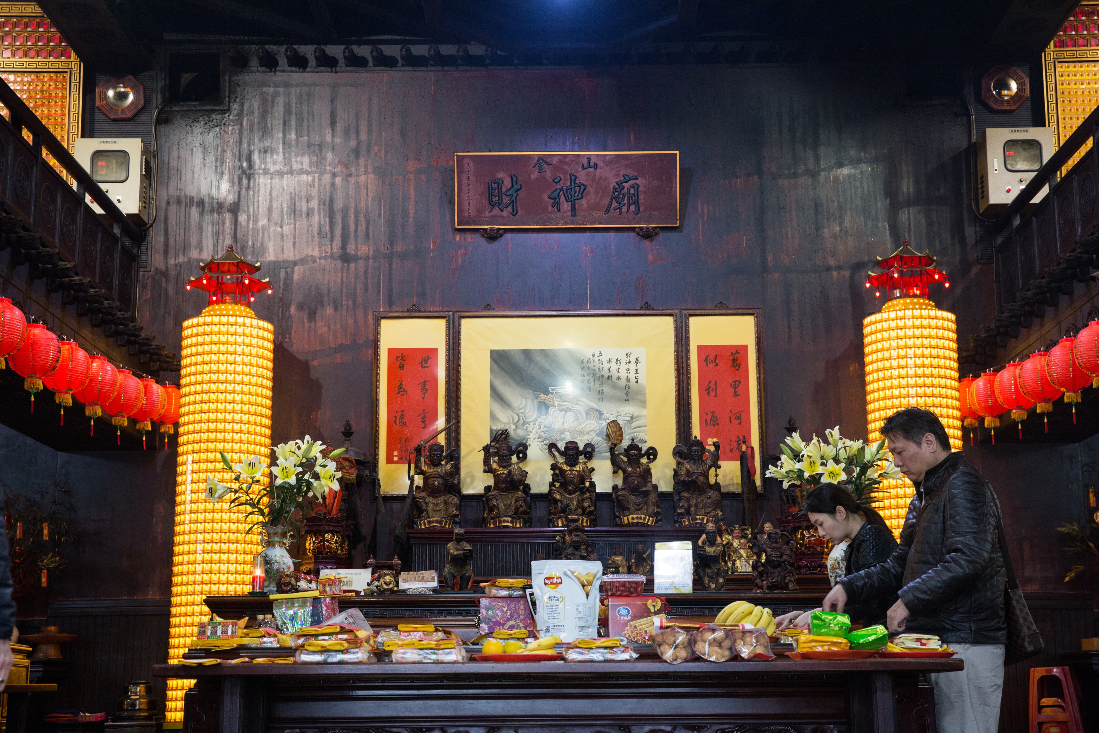 到寺廟點光明燈或安太歲,不能視為是捐贈性質。