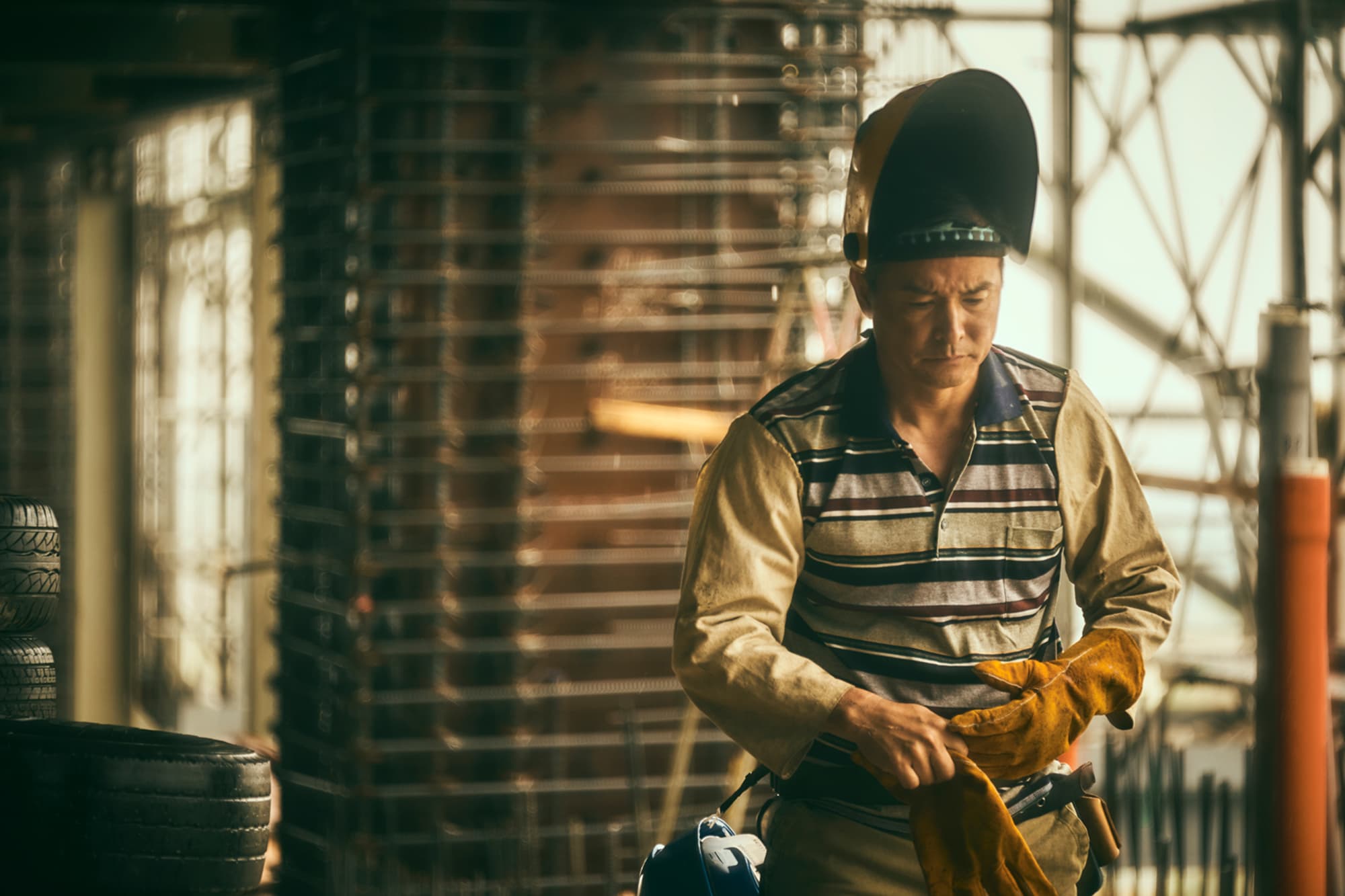 李銘順首次扮演「鐵工」,出道前曾在工廠當散工長達5、6年。(大慕影藝提供)