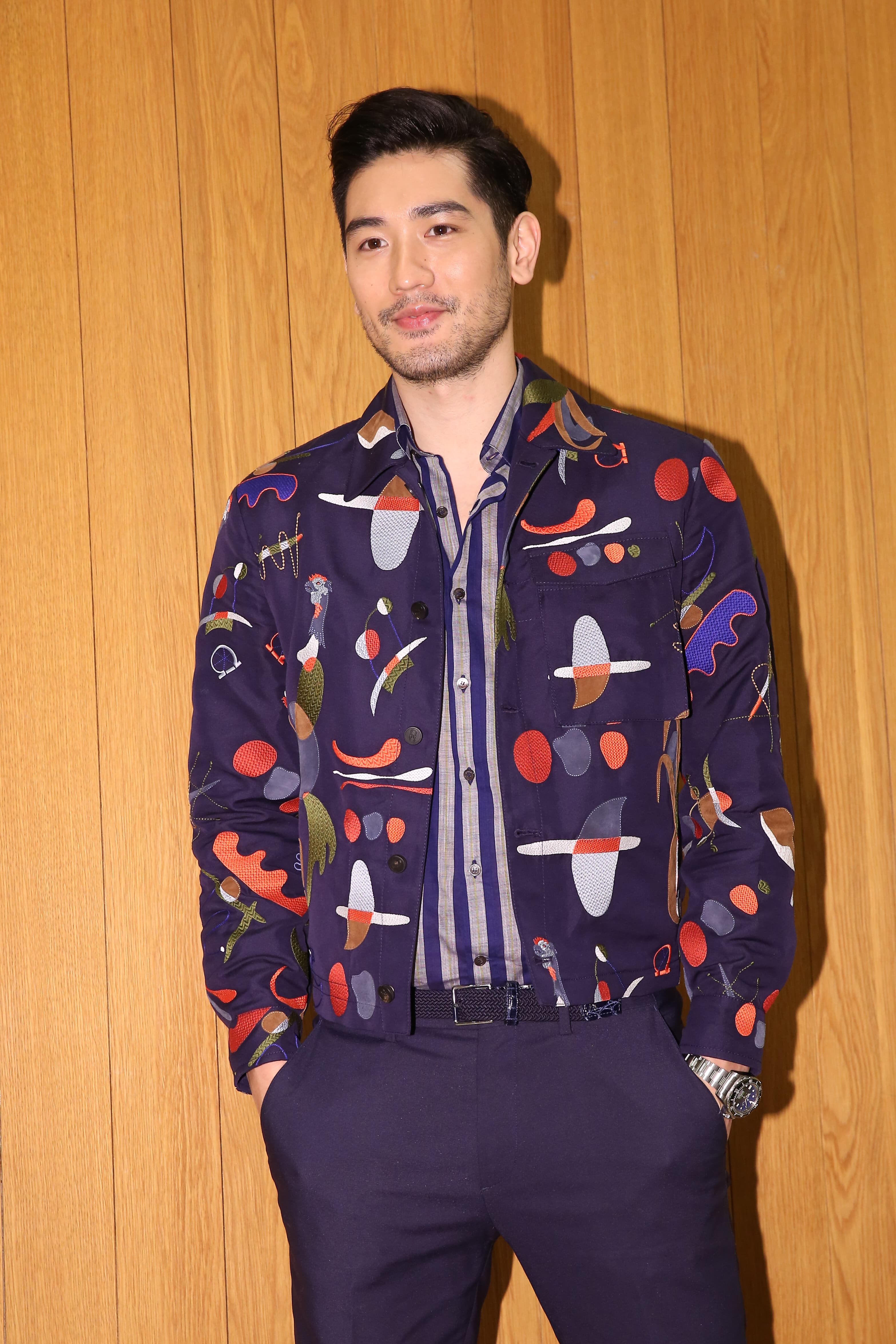 收到高以翔的鼓勵後,丁于宸回台灣發展,並成為他的同門師弟。