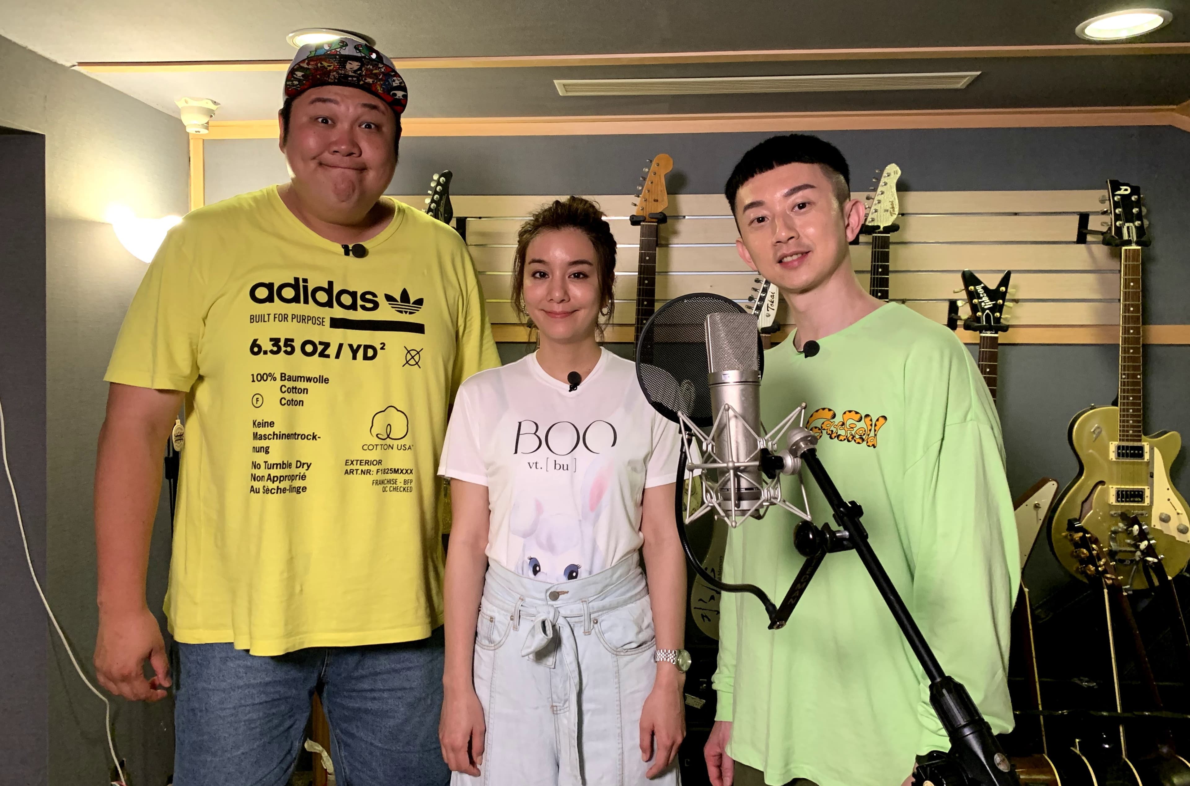 莎莎(中)在錄製單曲圓夢,哈孝遠(左)、麥克斯(右)擔任合音兼伴舞。(TVBS提供)