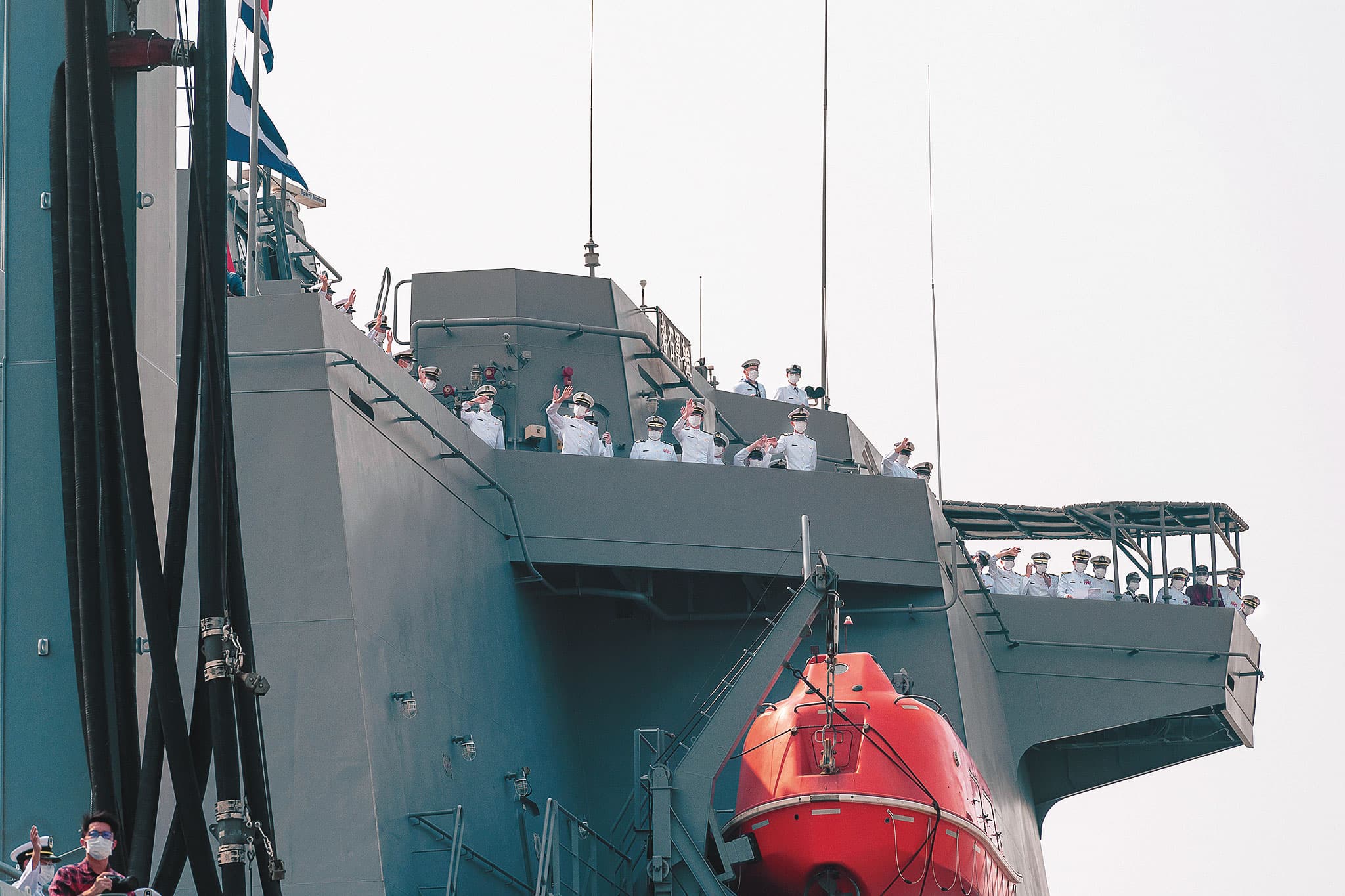 敦睦艦隊至4日止僅磐石艦上35例確診,染疫風暴並未擴大至國內社區。(總統府提供)