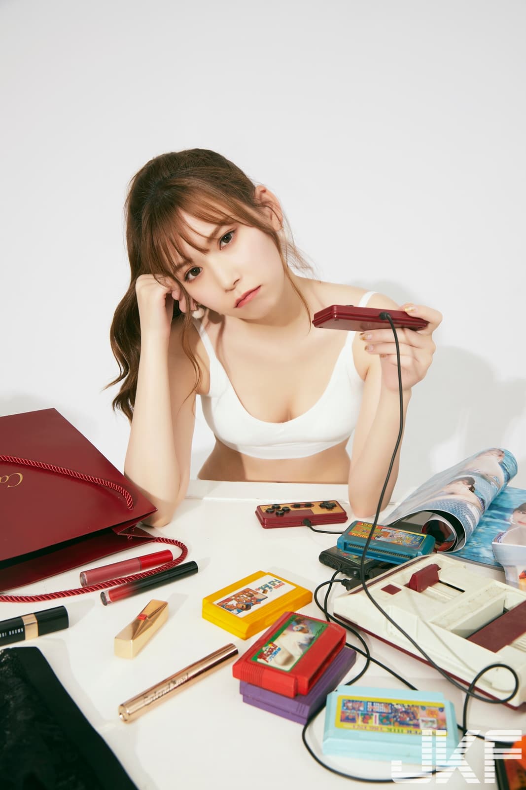 明里紬曾經待在家1星期不出門,自嘲是「100%的室內派女生」。(JKF提供)
