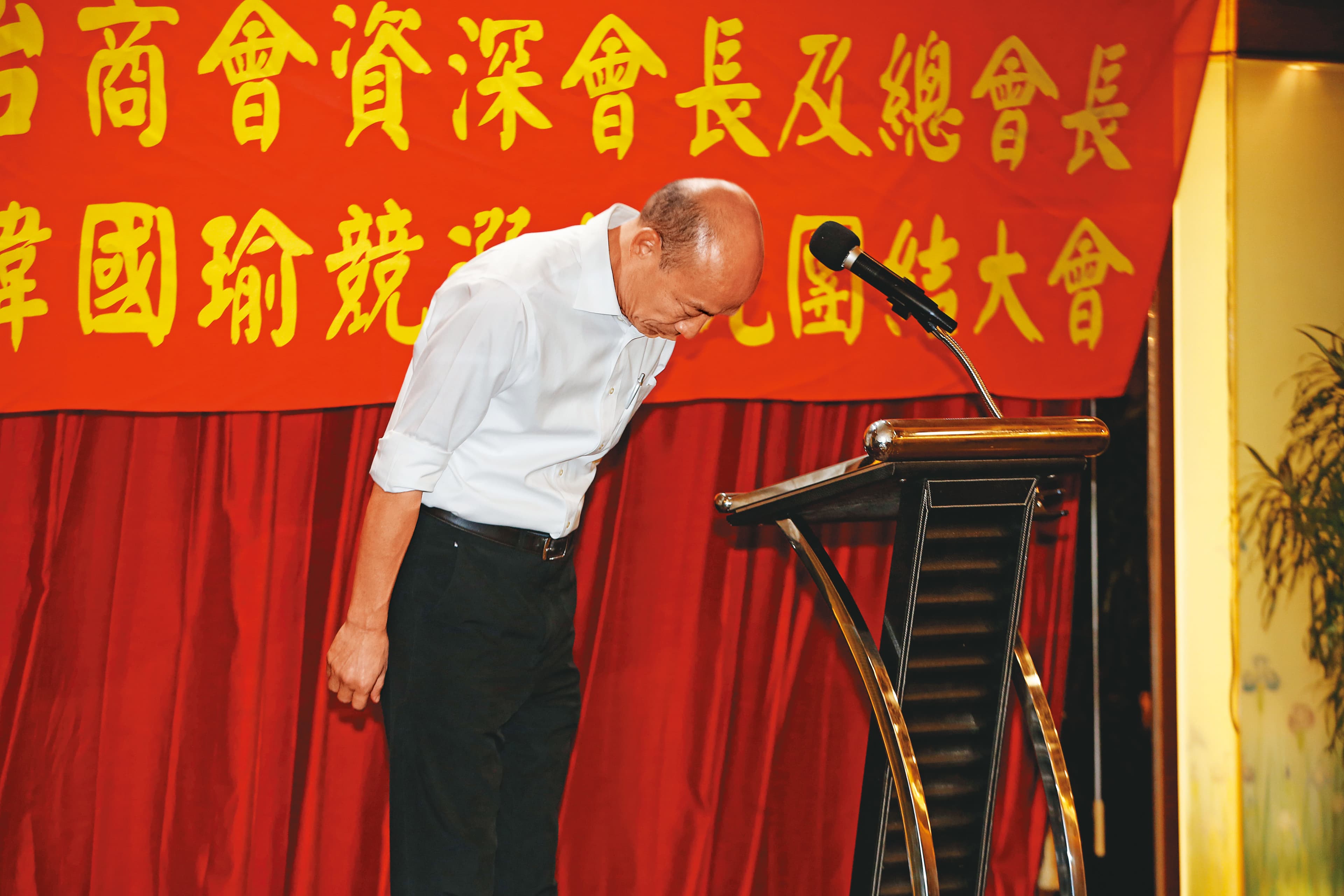 去年底,角逐總統大位的韓國瑜雖無法出席長沙台商造勢活動,但他事先預錄一段影片在晚宴上播出,親切向台商問好、拉票。