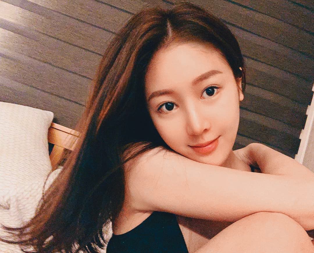 Ivy皮膚白皙,飄逸長髮搭配錐子臉型的模樣令王大陸相當心動。(翻攝自hsiehni IG)