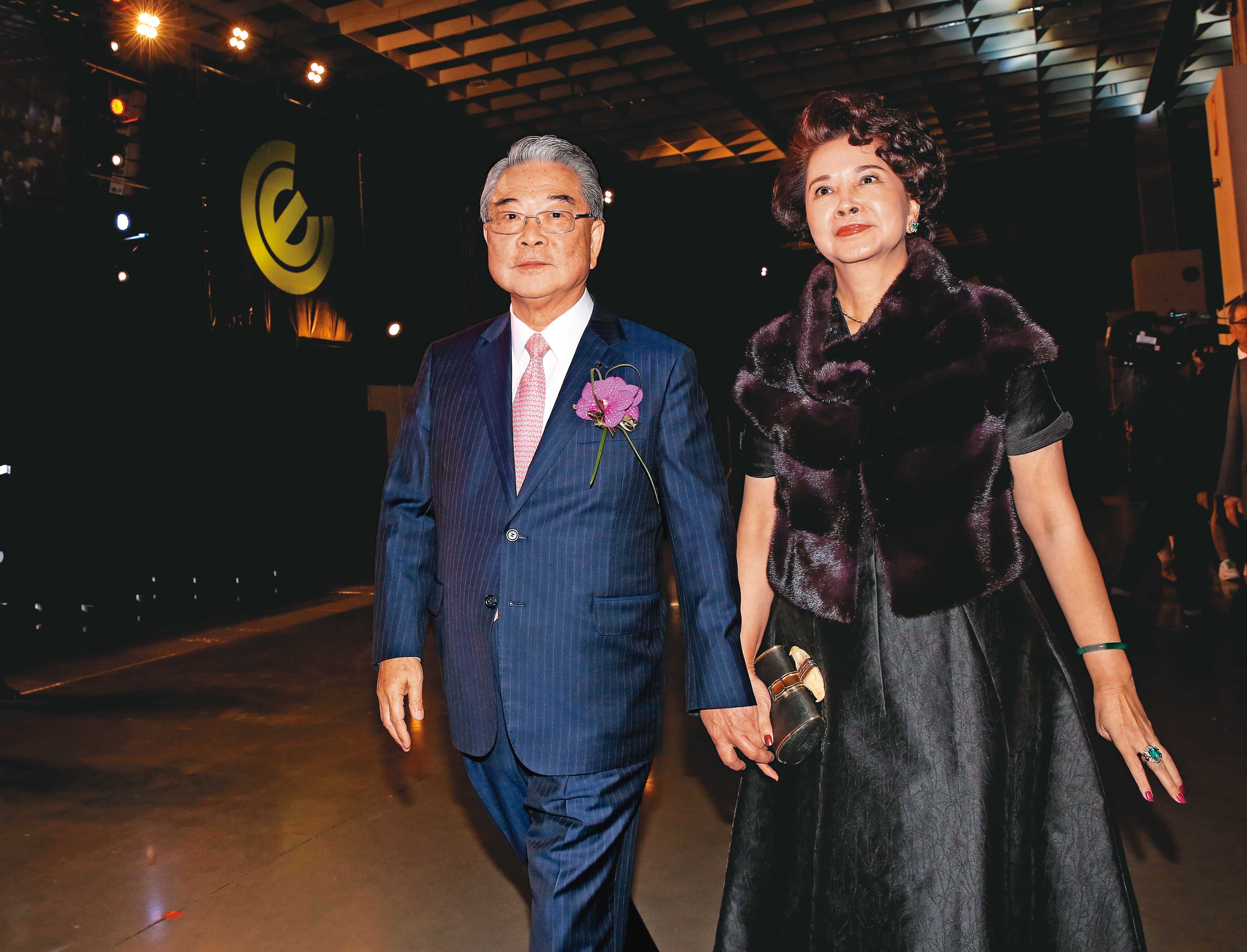 許勝雄夫妻鶼鰈情深，他很在意公司裡面不可以亂搞關係，只要辦公室戀情公開，男女雙方不是離職，就是調離原單位。